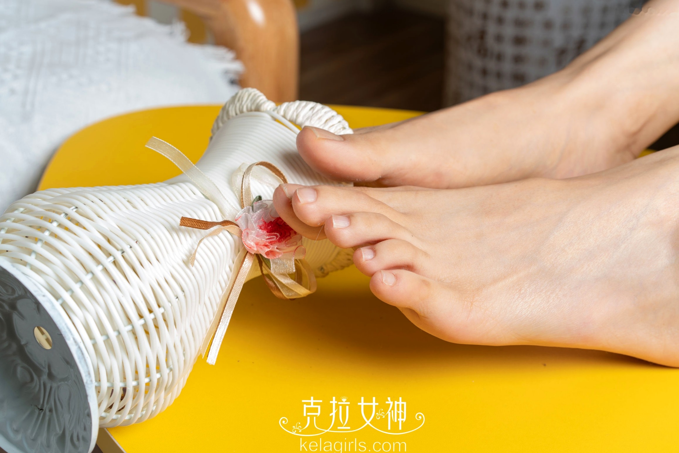 Gallery - KelaGirls克拉女神-静宜《骨感素足》：居家环境下的日常私房长腿美足写真克拉女神骨感私房照美腿性感 女神私房照_秀色女神 - image 27