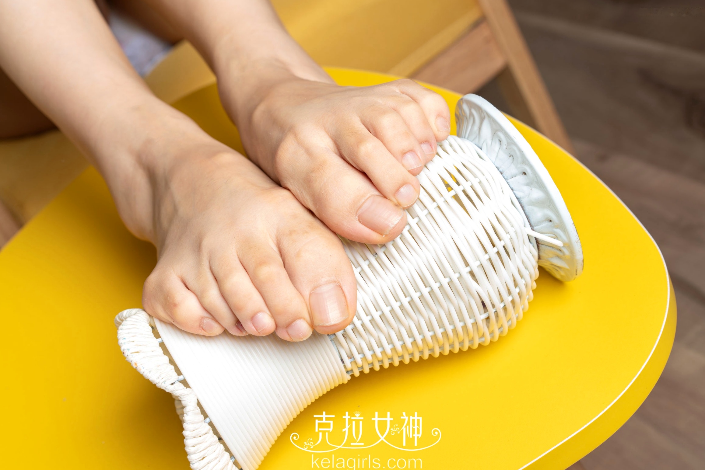 Gallery - KelaGirls克拉女神-静宜《骨感素足》：居家环境下的日常私房长腿美足写真克拉女神骨感私房照美腿性感 女神私房照_秀色女神 - image 33