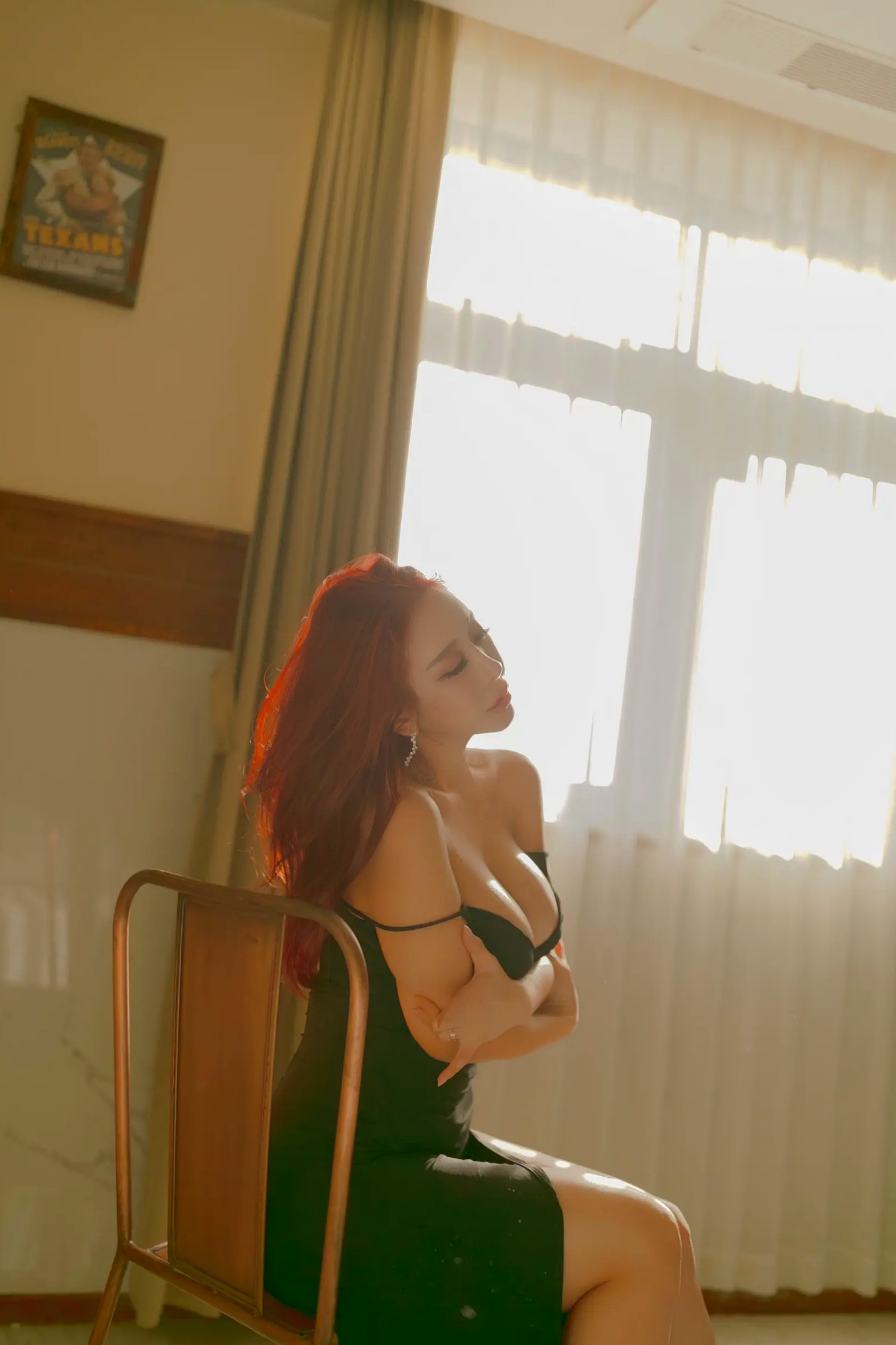 Gallery - SOYOUNG酒店私房写真，红发女神演绎黑色礼服与女仆诱惑，尽显火辣身材大尺度视觉盛宴性感私房照女仆诱惑大尺度 女神私房照_秀色女神 - image 6