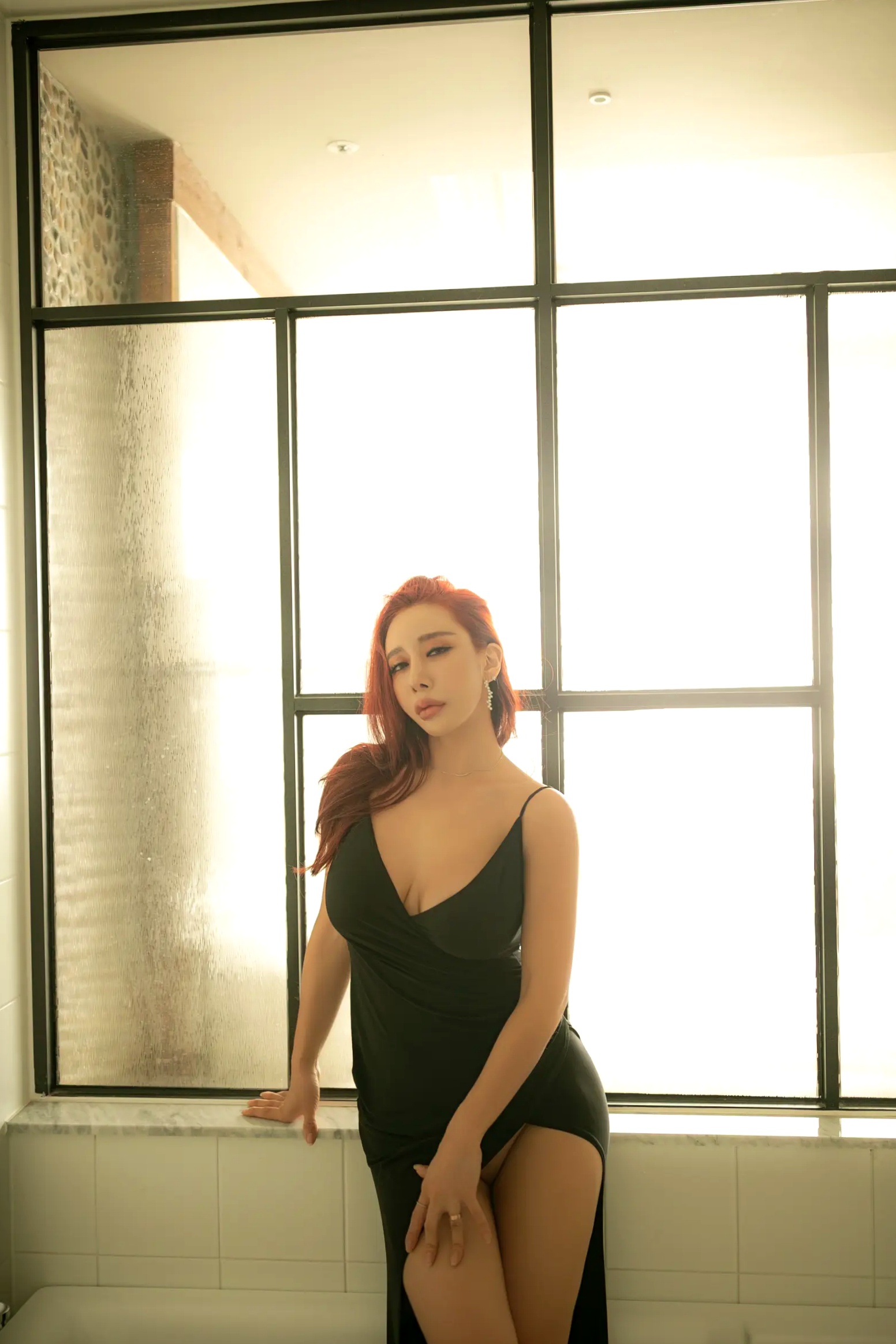 Gallery - SOYOUNG酒店私房写真，红发女神演绎黑色礼服与女仆诱惑，尽显火辣身材大尺度视觉盛宴性感私房照女仆诱惑大尺度 女神私房照_秀色女神 - image 13