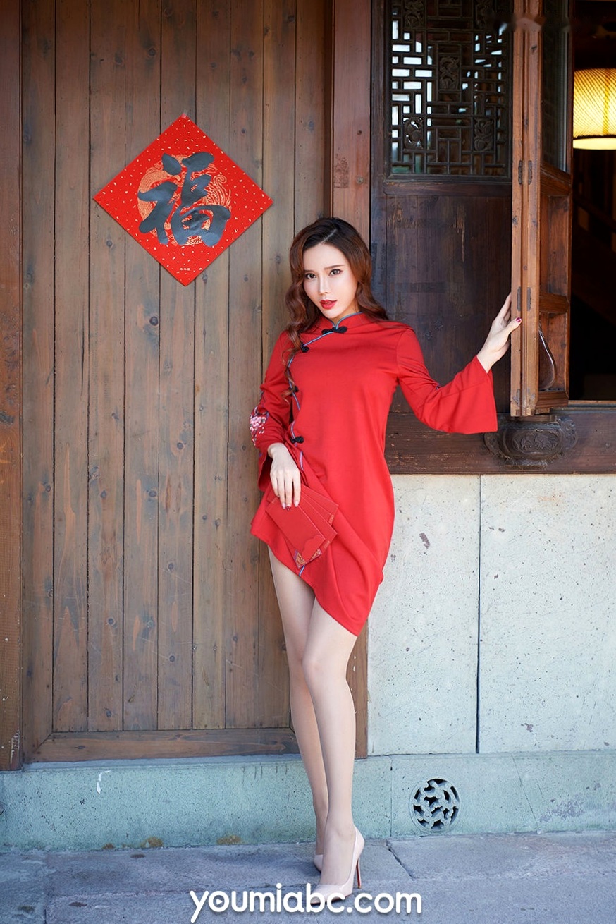 Gallery - YouMi尤蜜-2020.01.26-双娇拜年：新春红装旗袍美女，古风庭院秀曼妙长腿与个性纹身尤蜜荟 - Chiness Model 旗袍性感诱惑美腿私房照 女神私房照_秀色女神 - image 4