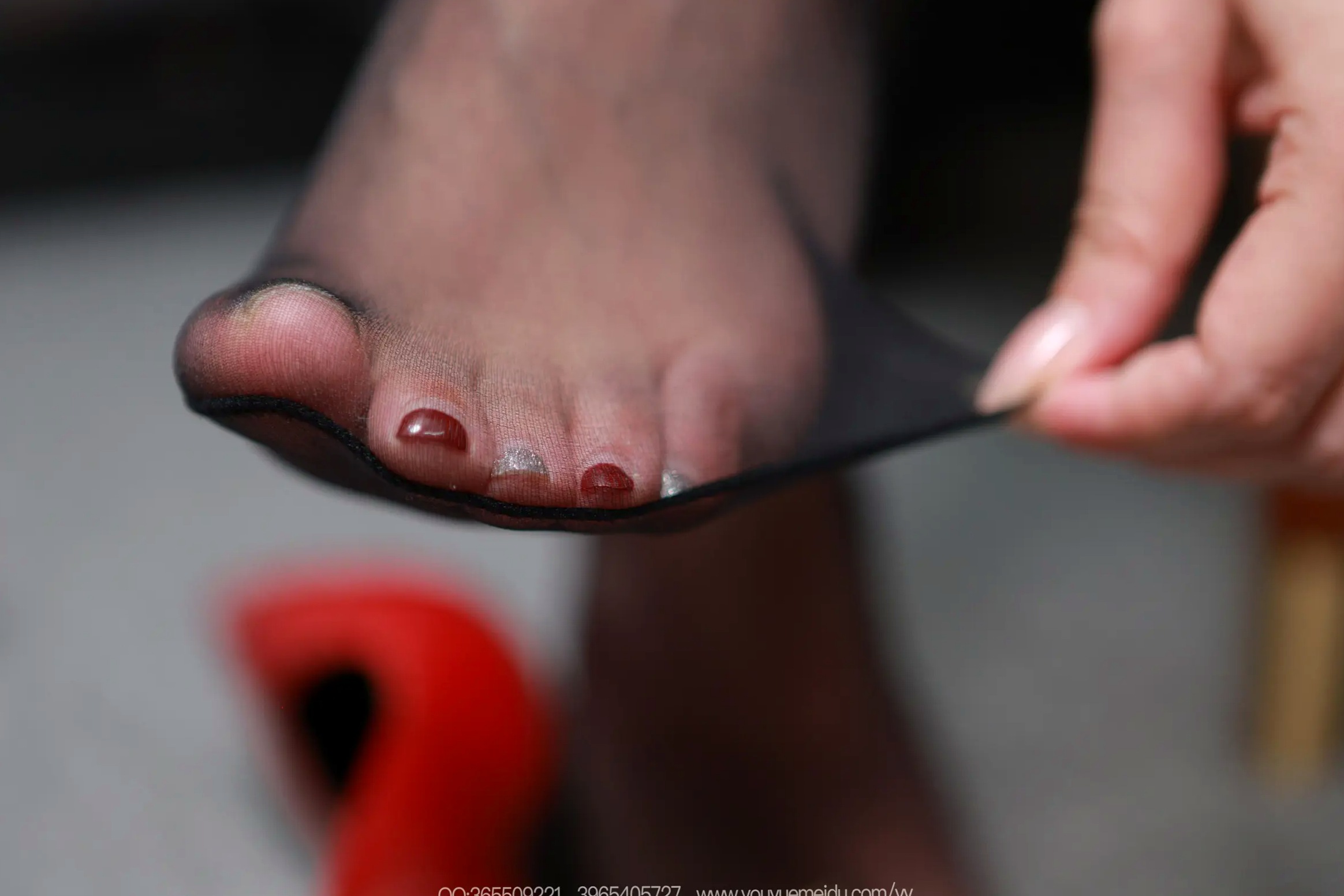 Gallery - IESS异思趣向 - Chiness Model  秋秋《黑衣尤物》职场丝袜美腿，眼镜娘轻熟风写真 [89P]丝袜性感尤物美腿气质 女神私房照_秀色女神 - image 68