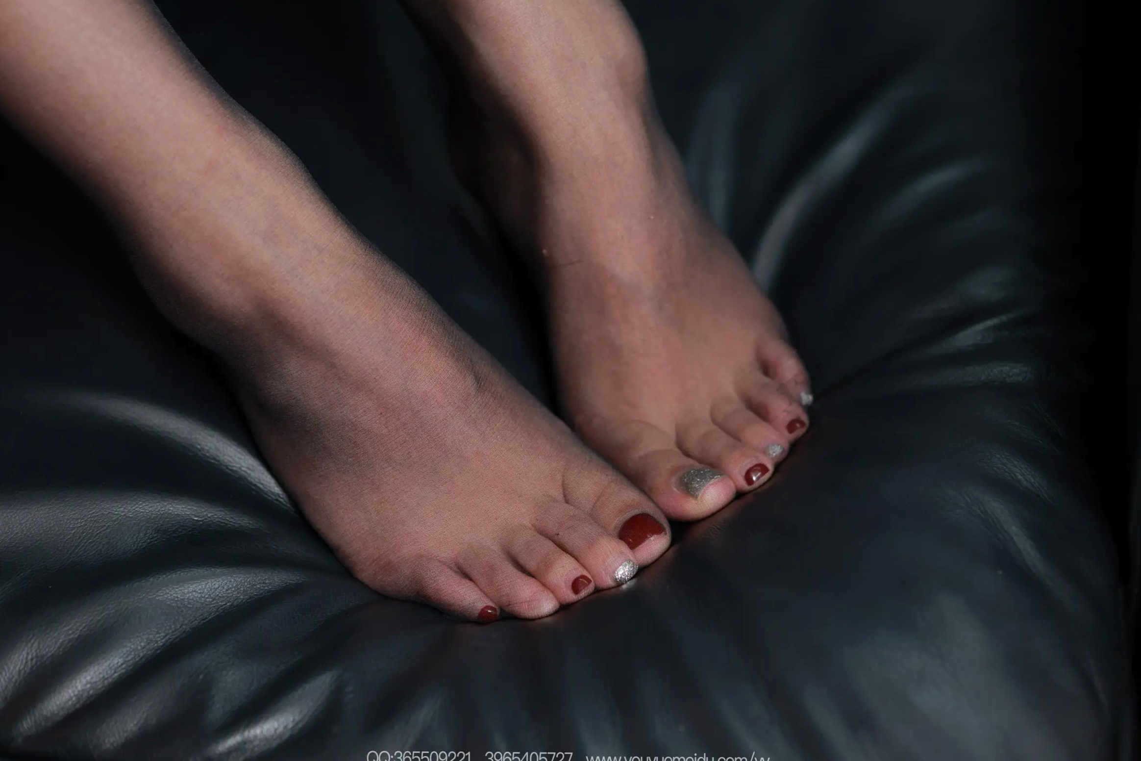 Gallery - IESS异思趣向 - Chiness Model  秋秋《丰韵旗袍》：身穿古典旗袍搭配透黑丝袜的绝美腿模，演绎极致东方韵味与性感足尖风情爱蜜社 - Honey Club 旗袍黑丝性感美腿 女神私房照_秀色女神 - image 78