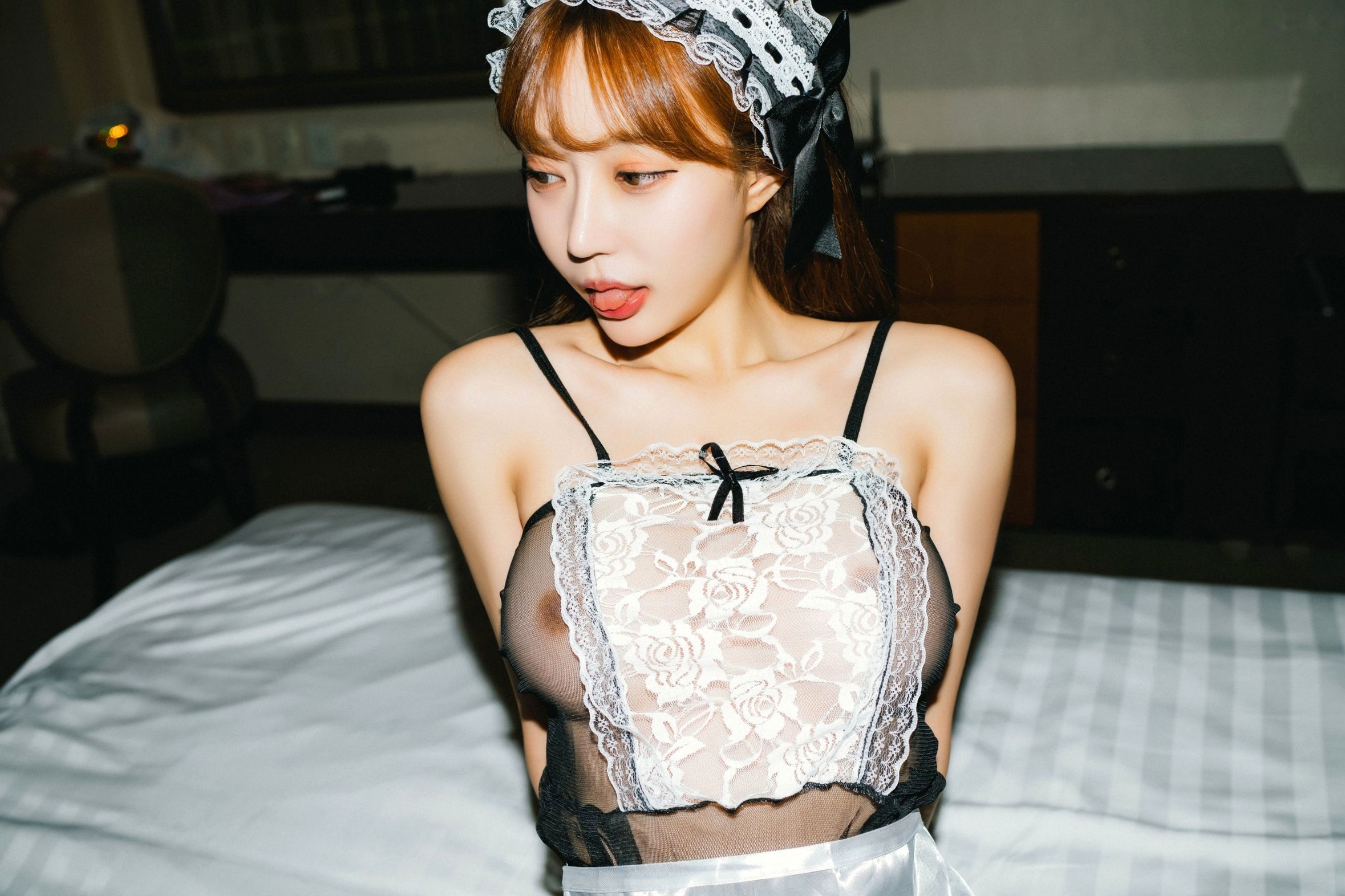 Gallery - 韩国美女Jucy私房大尺度写真，蕾丝女仆装搭配黑丝诱惑，卧室场景下展现极致性感，无圣光呈现，数字摄影集，尽显曼妙身姿韩国诱惑私房照大尺度女仆 女神私房照_秀色女神 - image 50