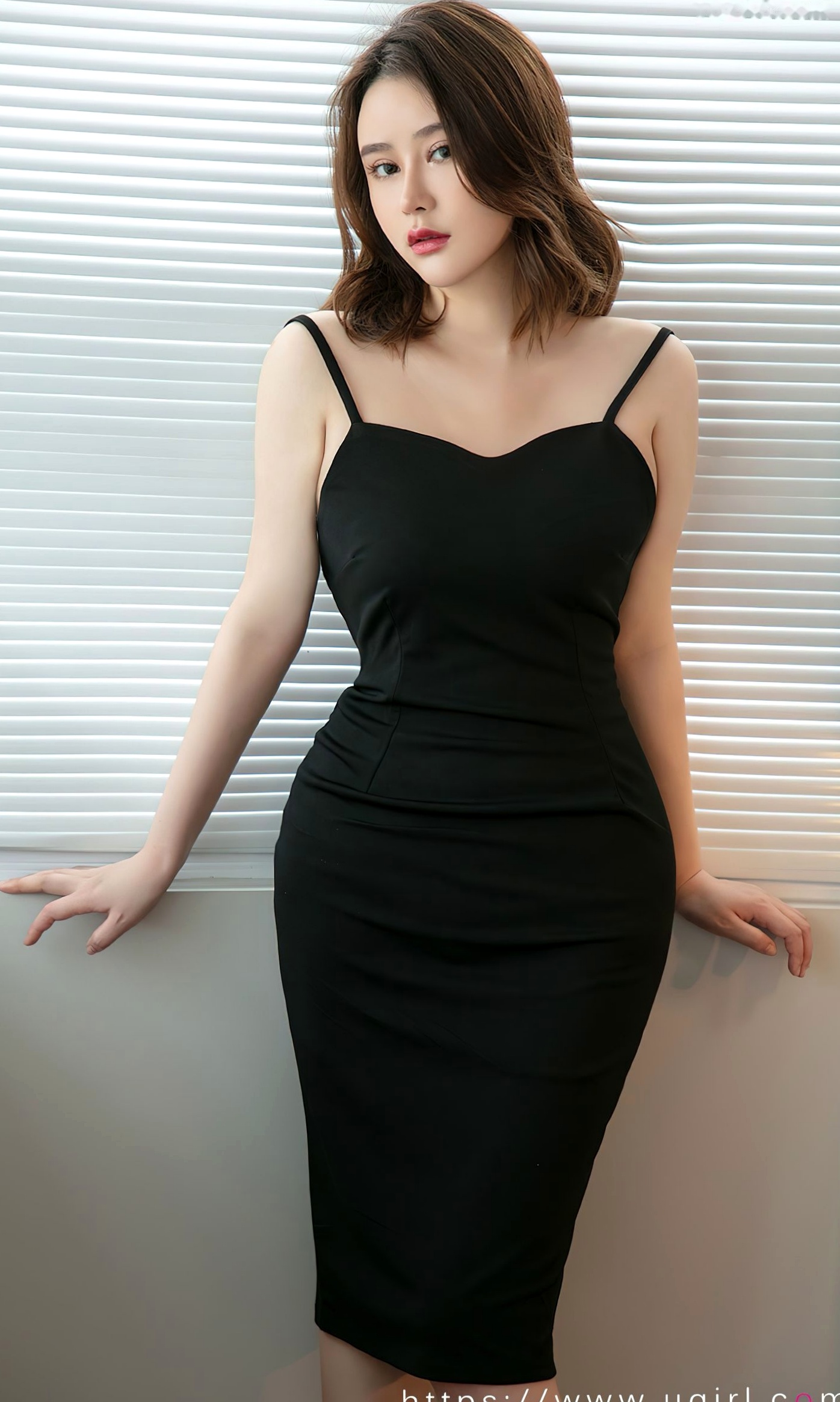 Gallery - UGirls尤果圈 - Chiness Model Cora《完美暗示》：身穿黑色修身吊带裙的室内私房照，尽显优雅冷艳御姐气质爱尤物 - Love Beauty 性感诱惑私房照御女郎 - Royal Lady 极品 女神私房照_秀色女神 - image 4