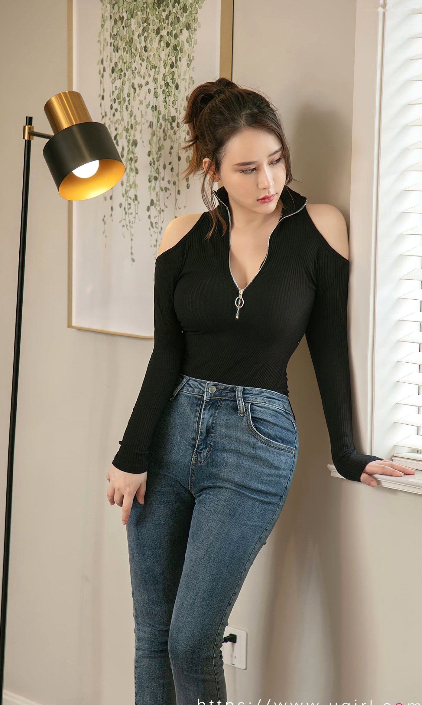 Gallery - UGirls尤果圈 - Chiness Model Cora《完美暗示》：身穿黑色修身吊带裙的室内私房照，尽显优雅冷艳御姐气质爱尤物 - Love Beauty 性感诱惑私房照御女郎 - Royal Lady 极品 女神私房照_秀色女神 - image 10