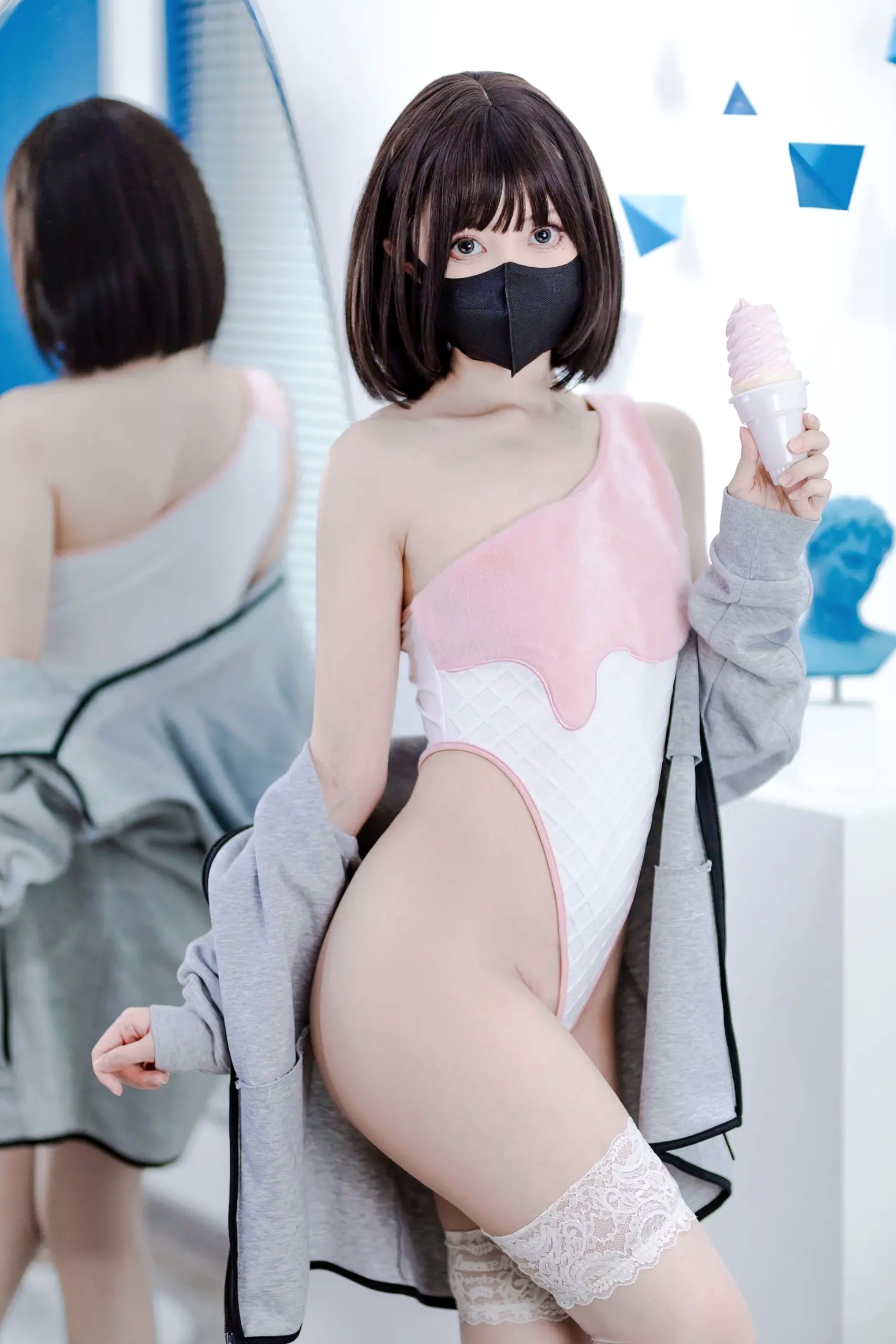 Gallery - 洛桑w伊梓 - 甜筒冰淇淋连体衣私房照，甜酷风二次元少女，修长美腿蕾丝袜居家摄影大片 [40P]诱惑制服美腿私房照萌系 女神私房照_秀色女神 - image 3