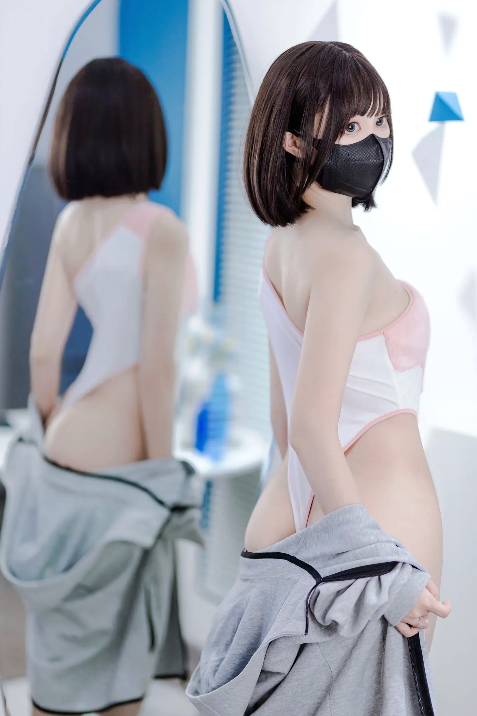 Gallery - 洛桑w伊梓 - 甜筒冰淇淋连体衣私房照，甜酷风二次元少女，修长美腿蕾丝袜居家摄影大片 [40P]诱惑制服美腿私房照萌系 女神私房照_秀色女神 - image 6