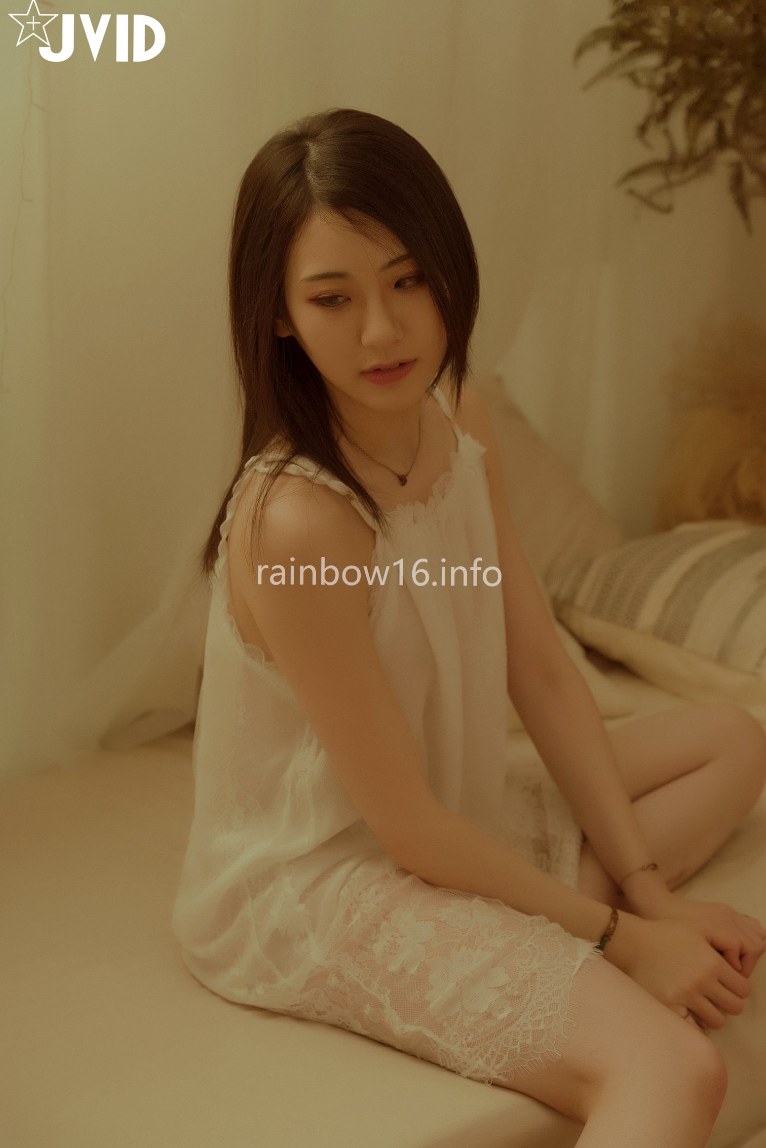 Gallery - JVID-阿黎-最初的小美好：治愈系室内私房写真，白色蕾丝内衣尽显纯欲诱惑，展现绝美身材与清纯气质JVID性感诱惑私房照治愈系白嫩 女神私房照_秀色女神 - image 4