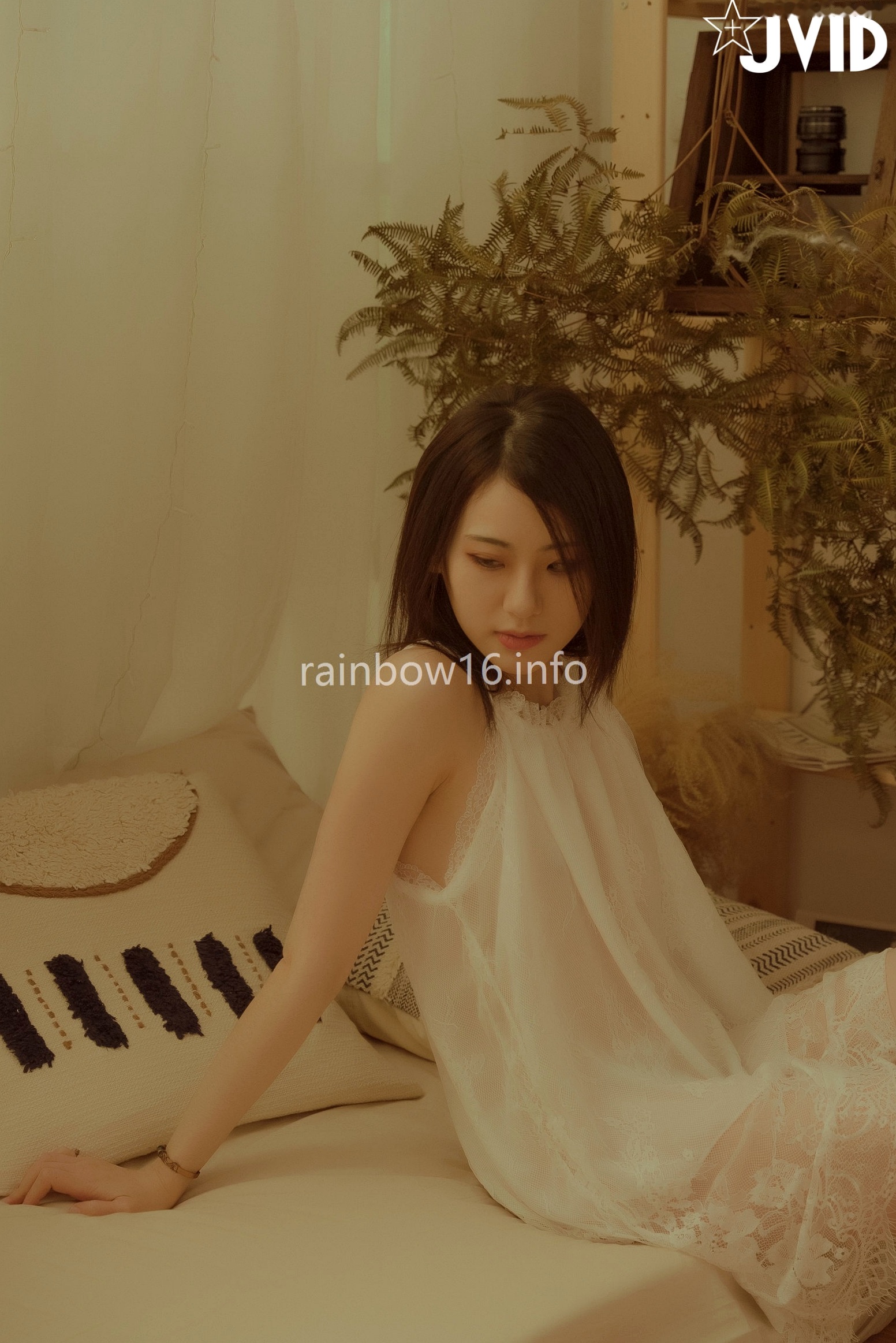 Gallery - JVID-阿黎-最初的小美好：治愈系室内私房写真，白色蕾丝内衣尽显纯欲诱惑，展现绝美身材与清纯气质JVID性感诱惑私房照治愈系白嫩 女神私房照_秀色女神 - image 5
