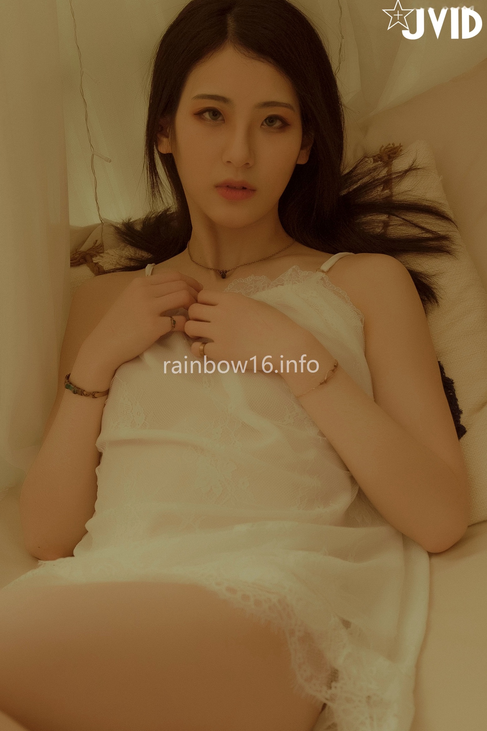 Gallery - JVID-阿黎-最初的小美好：治愈系室内私房写真，白色蕾丝内衣尽显纯欲诱惑，展现绝美身材与清纯气质JVID性感诱惑私房照治愈系白嫩 女神私房照_秀色女神 - image 12