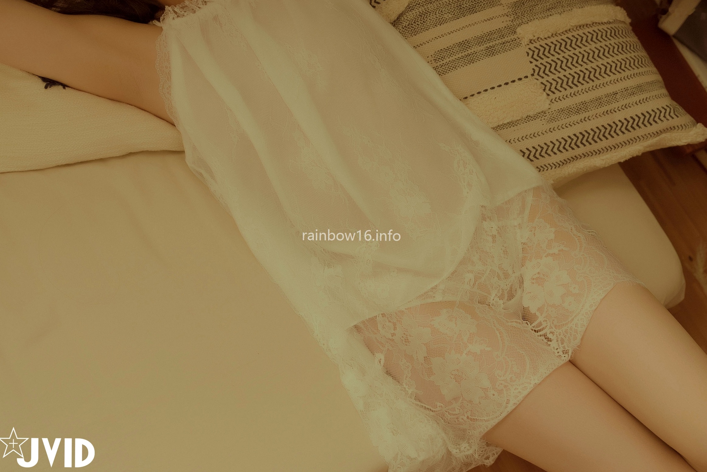 Gallery - JVID-阿黎-最初的小美好：治愈系室内私房写真，白色蕾丝内衣尽显纯欲诱惑，展现绝美身材与清纯气质JVID性感诱惑私房照治愈系白嫩 女神私房照_秀色女神 - image 13