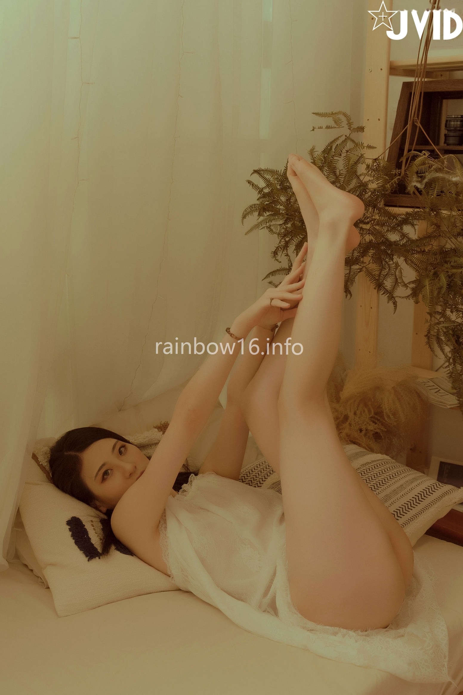 Gallery - JVID-阿黎-最初的小美好：治愈系室内私房写真，白色蕾丝内衣尽显纯欲诱惑，展现绝美身材与清纯气质JVID性感诱惑私房照治愈系白嫩 女神私房照_秀色女神 - image 14