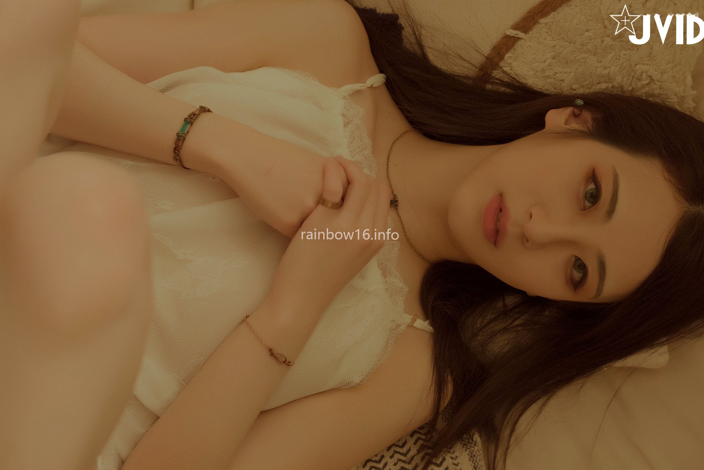 Gallery - JVID-阿黎-最初的小美好：治愈系室内私房写真，白色蕾丝内衣尽显纯欲诱惑，展现绝美身材与清纯气质JVID性感诱惑私房照治愈系白嫩 女神私房照_秀色女神 - image 16