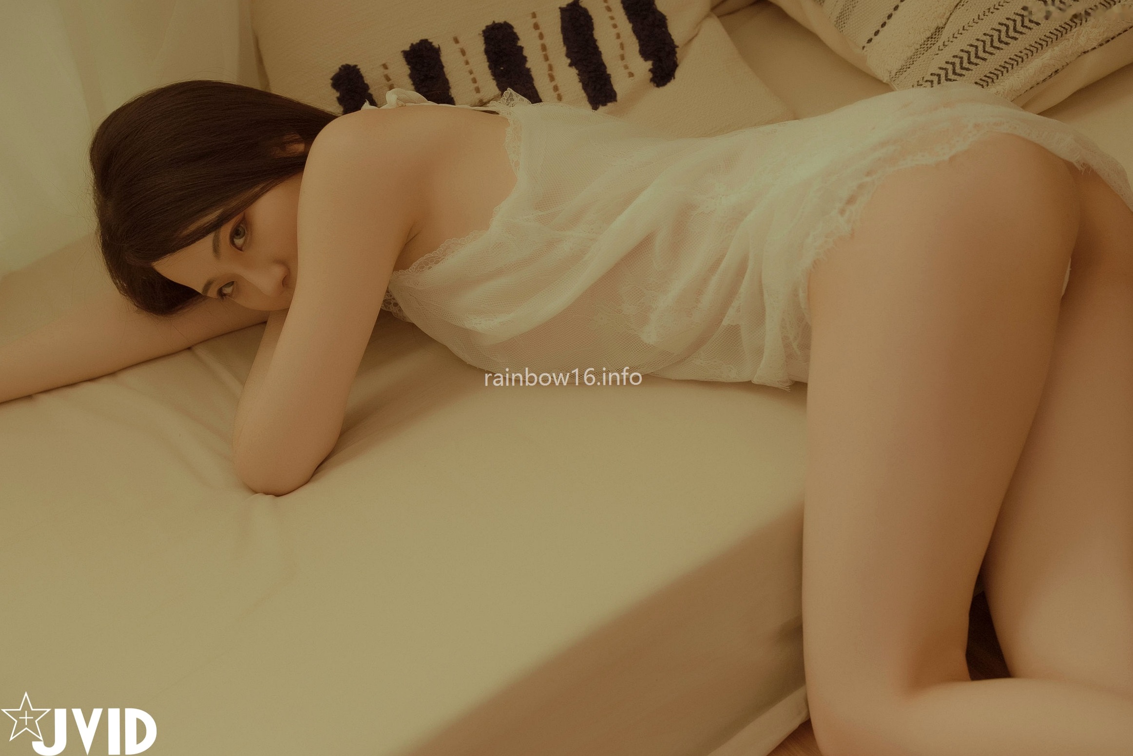 Gallery - JVID-阿黎-最初的小美好：治愈系室内私房写真，白色蕾丝内衣尽显纯欲诱惑，展现绝美身材与清纯气质JVID性感诱惑私房照治愈系白嫩 女神私房照_秀色女神 - image 17