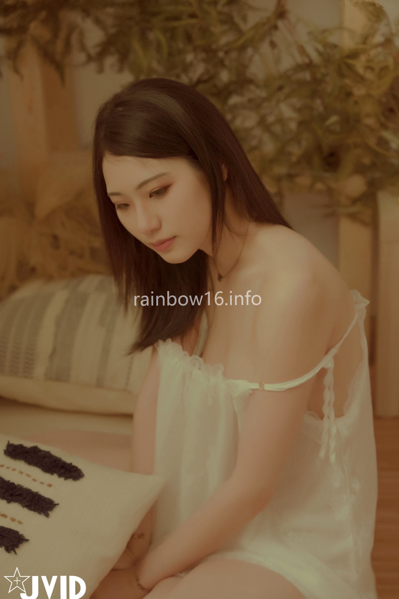 Gallery - JVID-阿黎-最初的小美好：治愈系室内私房写真，白色蕾丝内衣尽显纯欲诱惑，展现绝美身材与清纯气质JVID性感诱惑私房照治愈系白嫩 女神私房照_秀色女神 - image 37