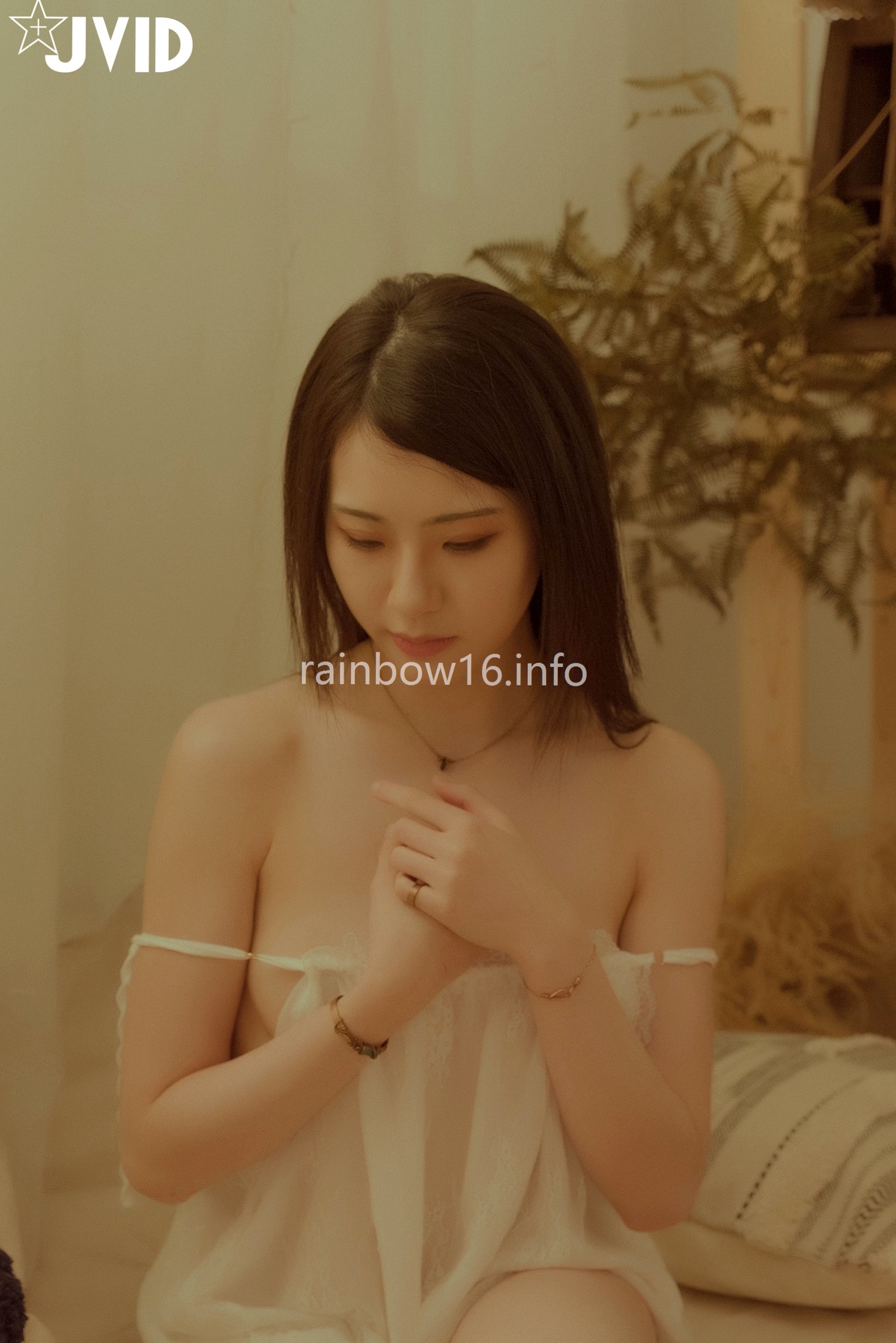 Gallery - JVID-阿黎-最初的小美好：治愈系室内私房写真，白色蕾丝内衣尽显纯欲诱惑，展现绝美身材与清纯气质JVID性感诱惑私房照治愈系白嫩 女神私房照_秀色女神 - image 38