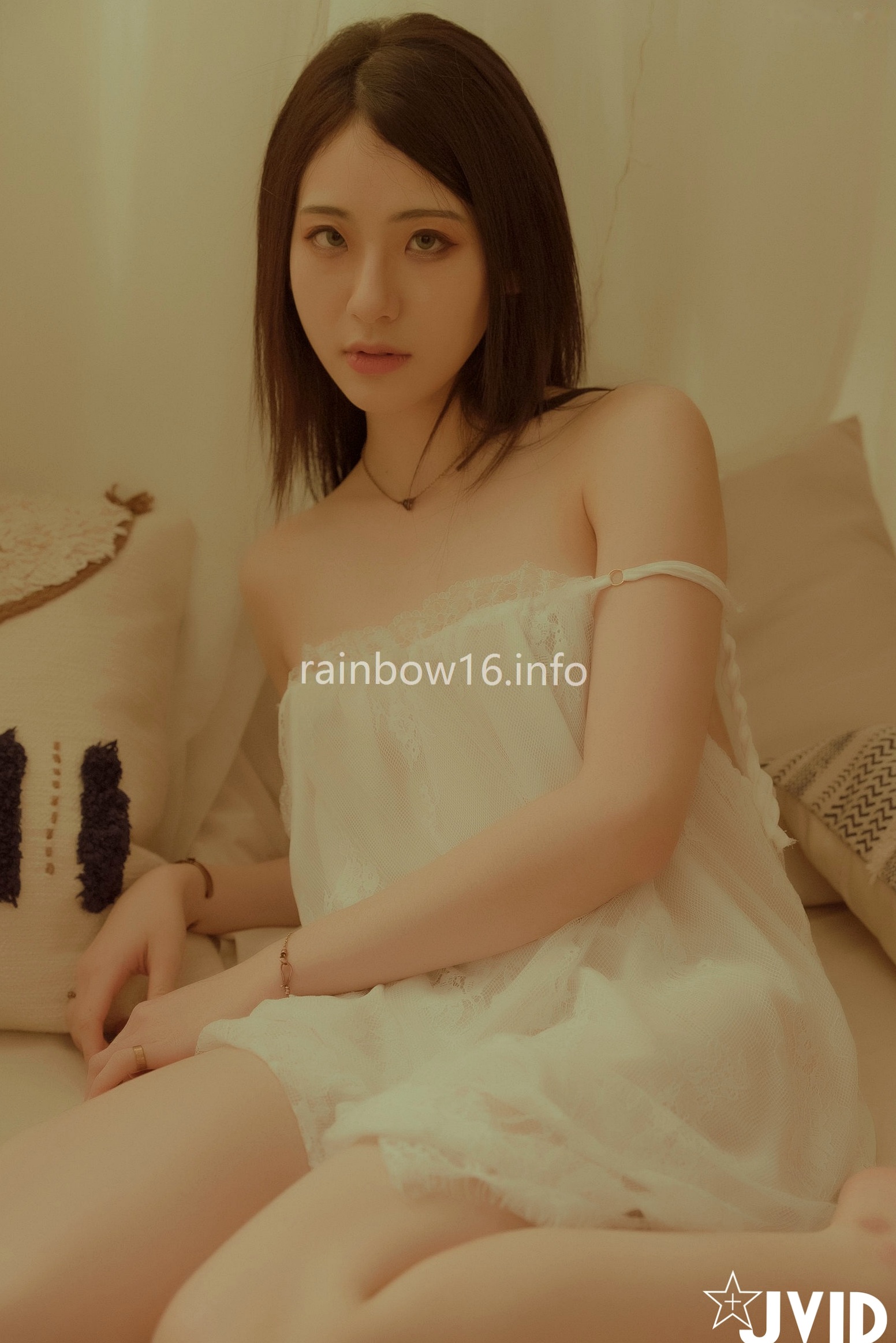 Gallery - JVID-阿黎-最初的小美好：治愈系室内私房写真，白色蕾丝内衣尽显纯欲诱惑，展现绝美身材与清纯气质JVID性感诱惑私房照治愈系白嫩 女神私房照_秀色女神 - image 39