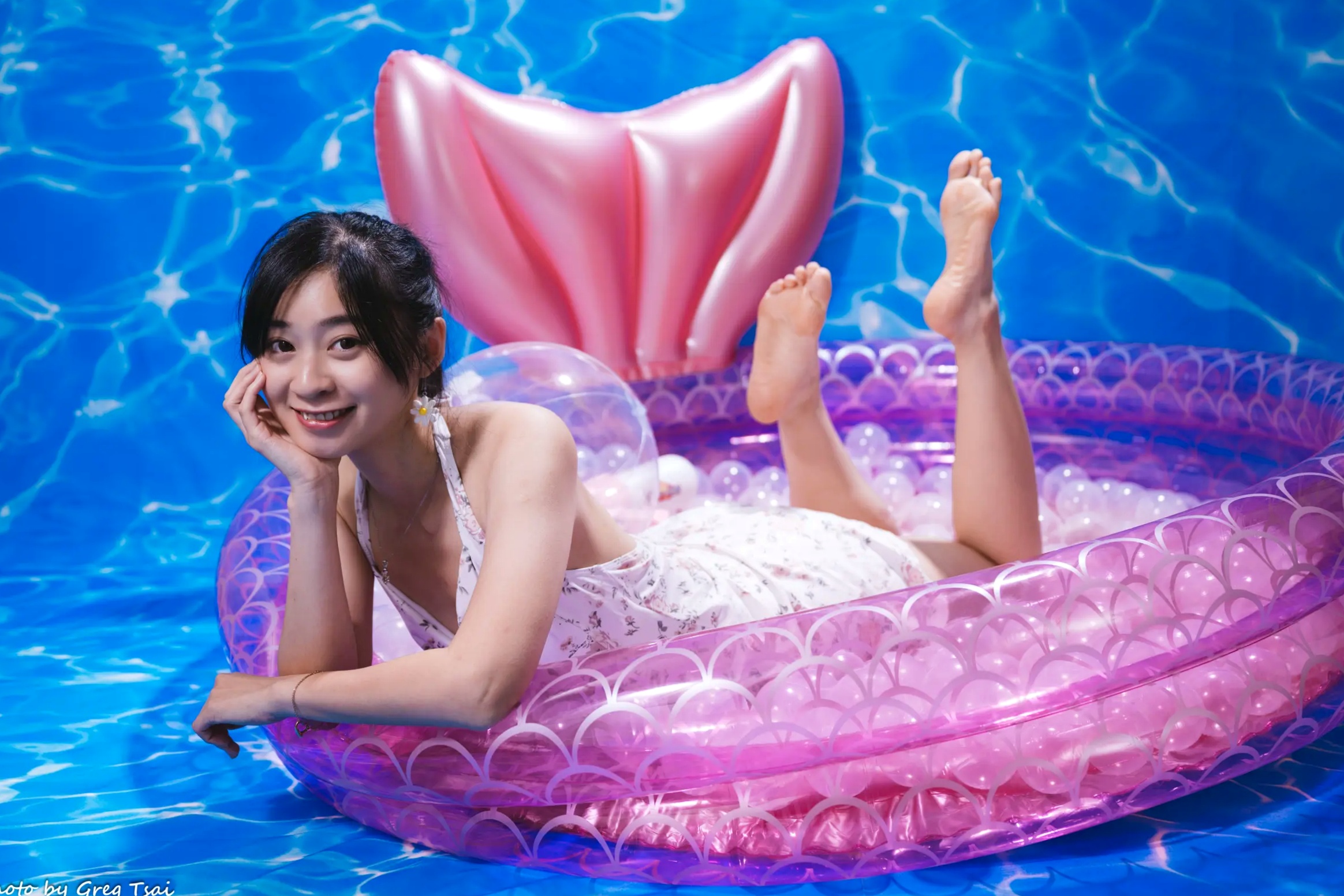 Gallery - 若颖 - 清新碎花泳池写真，元气少女梦幻球池大片 [109P]泳池清新治愈系美腿 女神私房照_秀色女神 - image 56