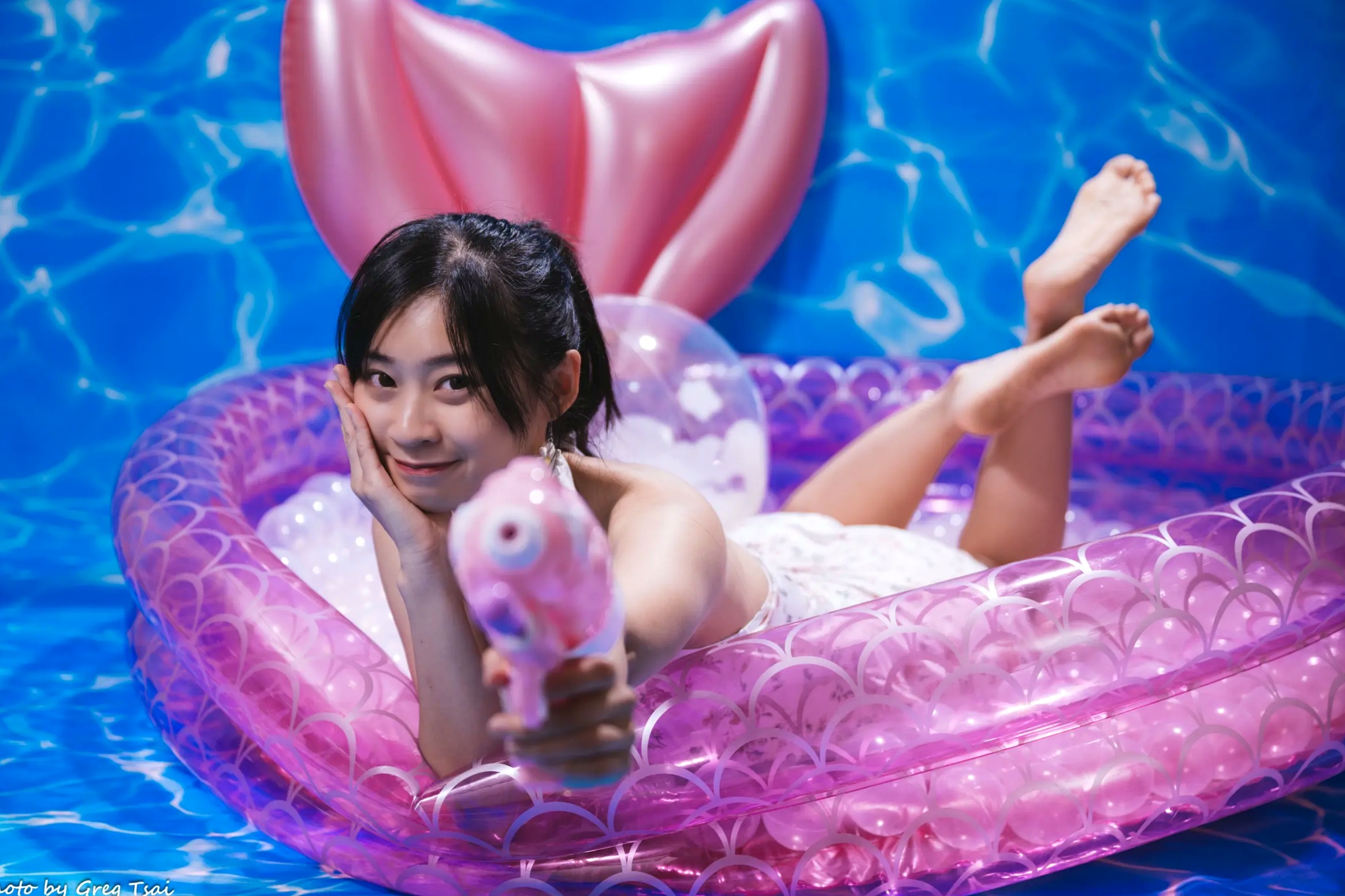 Gallery - 若颖 - 清新碎花泳池写真，元气少女梦幻球池大片 [109P]泳池清新治愈系美腿 女神私房照_秀色女神 - image 62