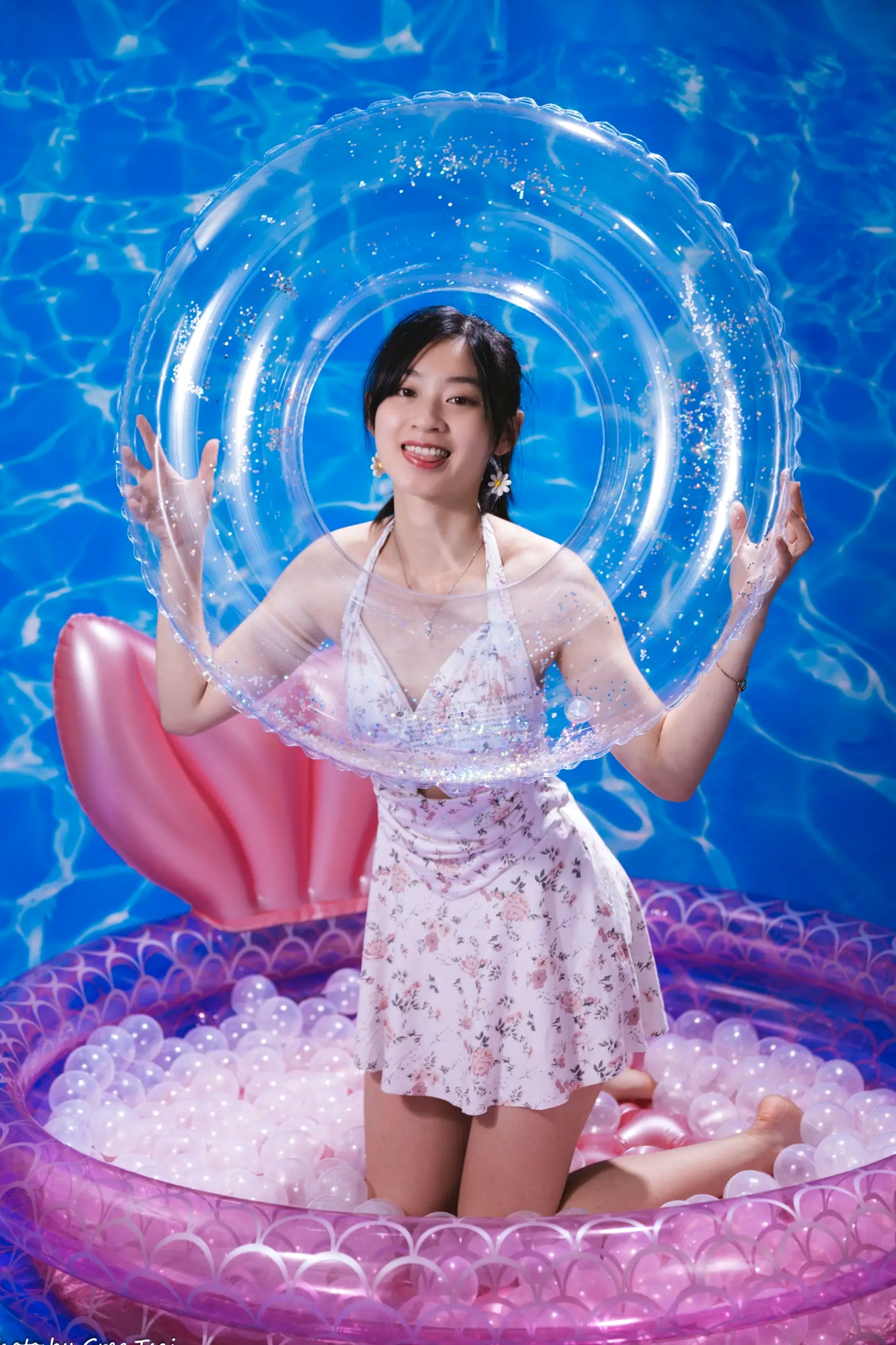Gallery - 若颖 - 清新碎花泳池写真，元气少女梦幻球池大片 [109P]泳池清新治愈系美腿 女神私房照_秀色女神 - image 66