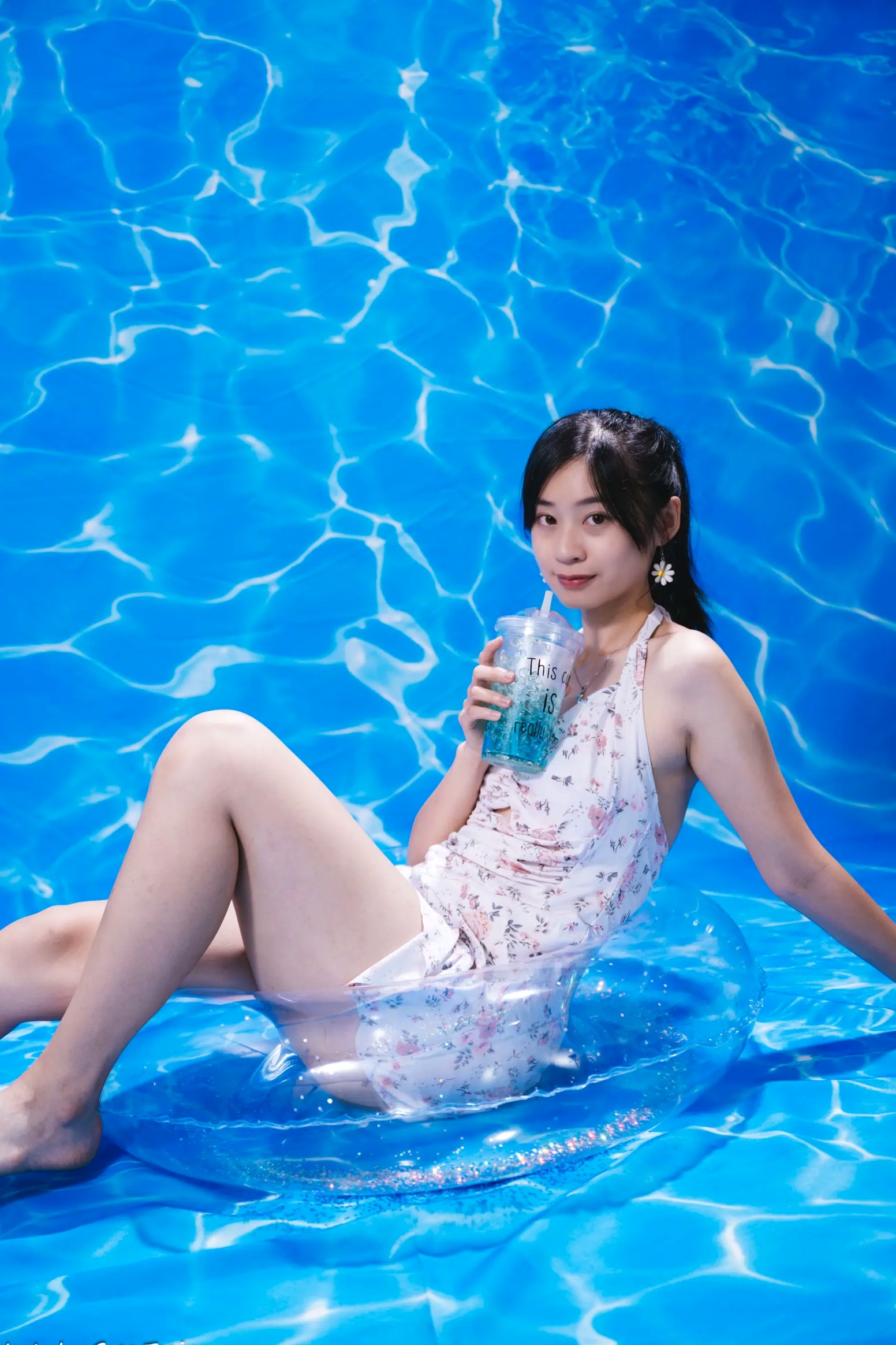 Gallery - 若颖 - 清新碎花泳池写真，元气少女梦幻球池大片 [109P]泳池清新治愈系美腿 女神私房照_秀色女神 - image 96