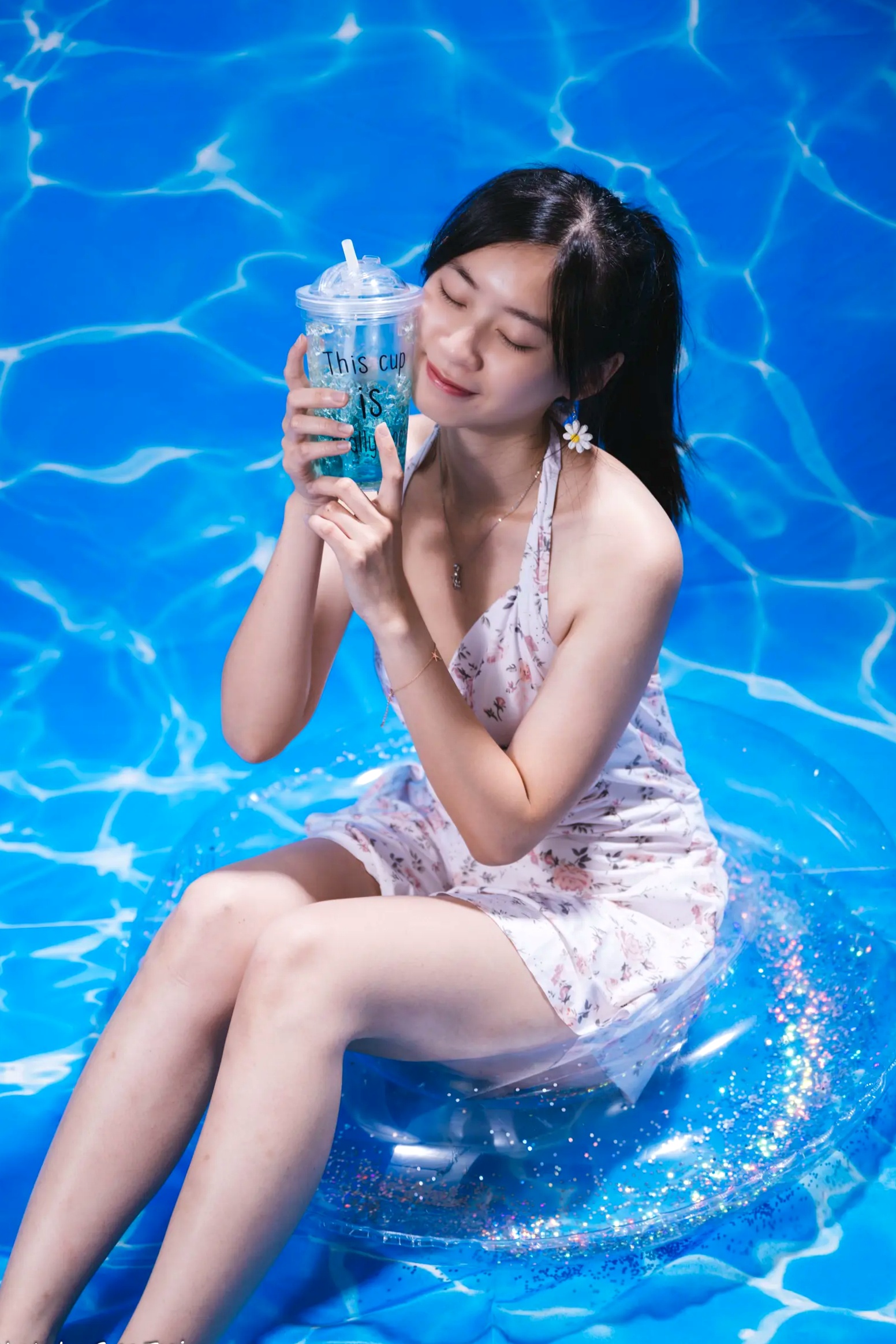 Gallery - 若颖 - 清新碎花泳池写真，元气少女梦幻球池大片 [109P]泳池清新治愈系美腿 女神私房照_秀色女神 - image 99