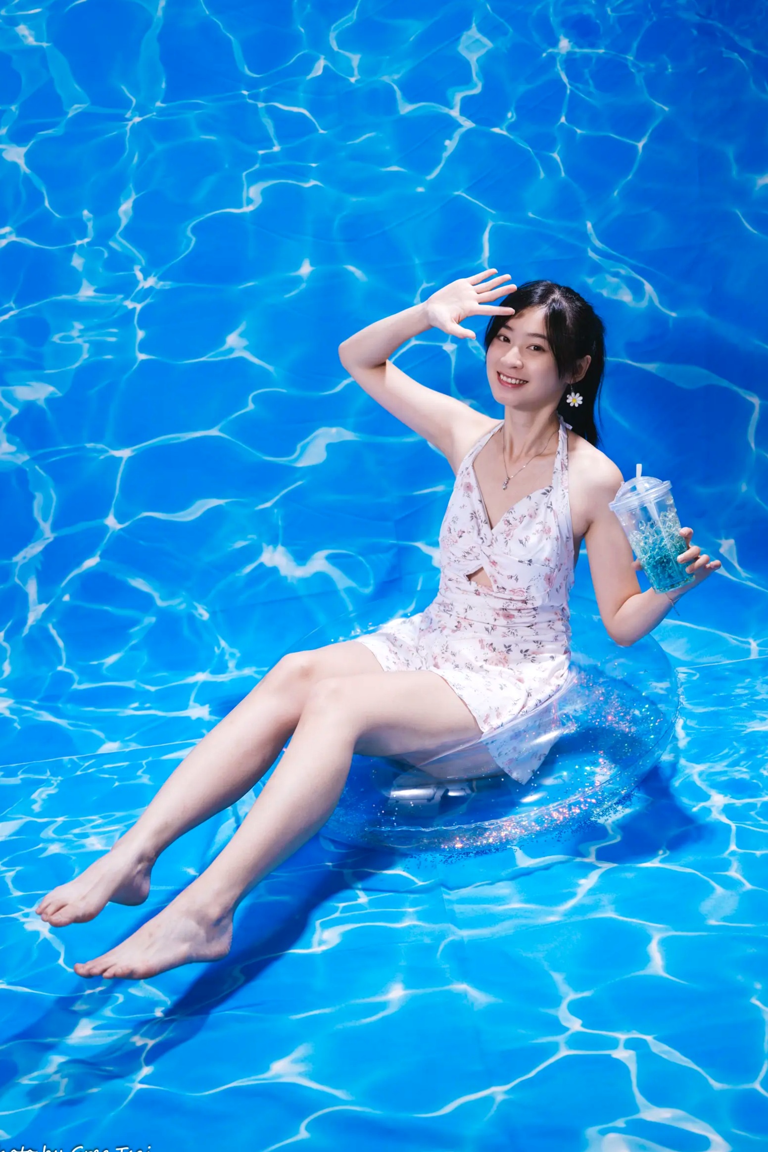 Gallery - 若颖 - 清新碎花泳池写真，元气少女梦幻球池大片 [109P]泳池清新治愈系美腿 女神私房照_秀色女神 - image 105