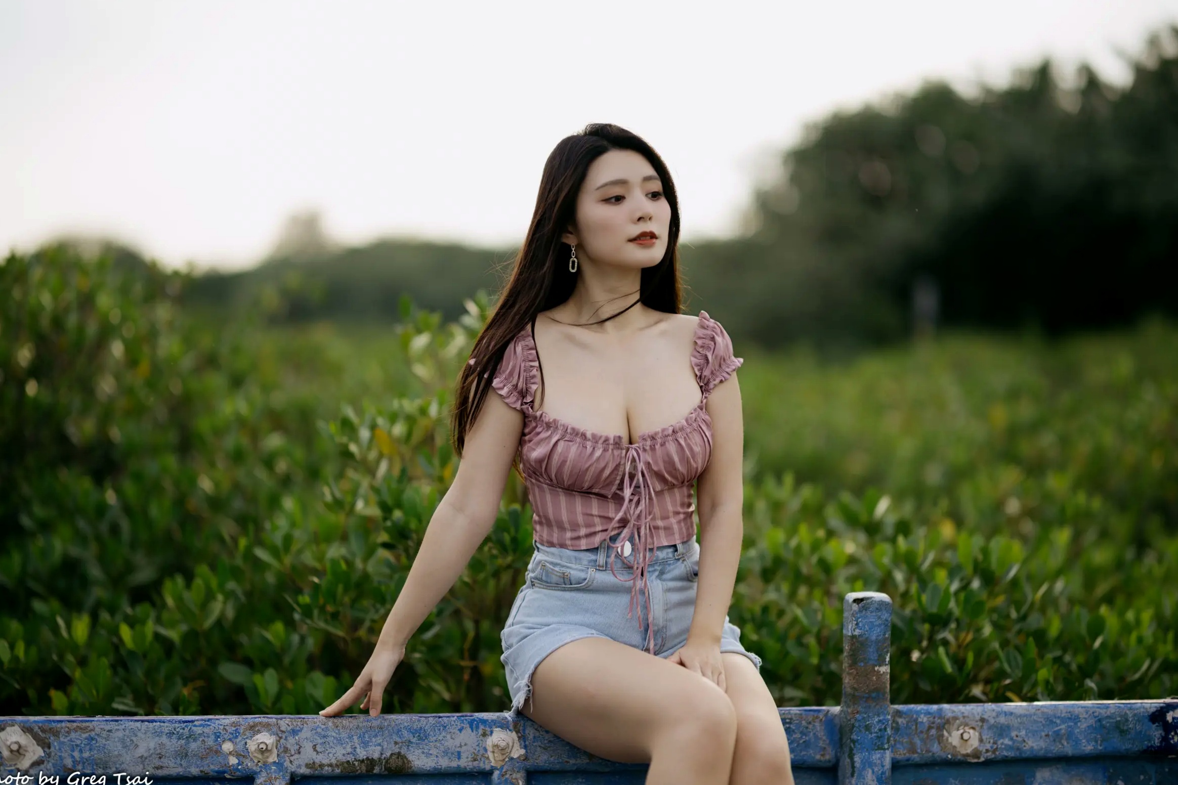 Gallery - 筱筱 - 八里户外街拍写真，粉色露肩上衣配短裤，尽显傲人身材与甜美气质户外街拍性感气质女神 女神私房照_秀色女神 - image 58