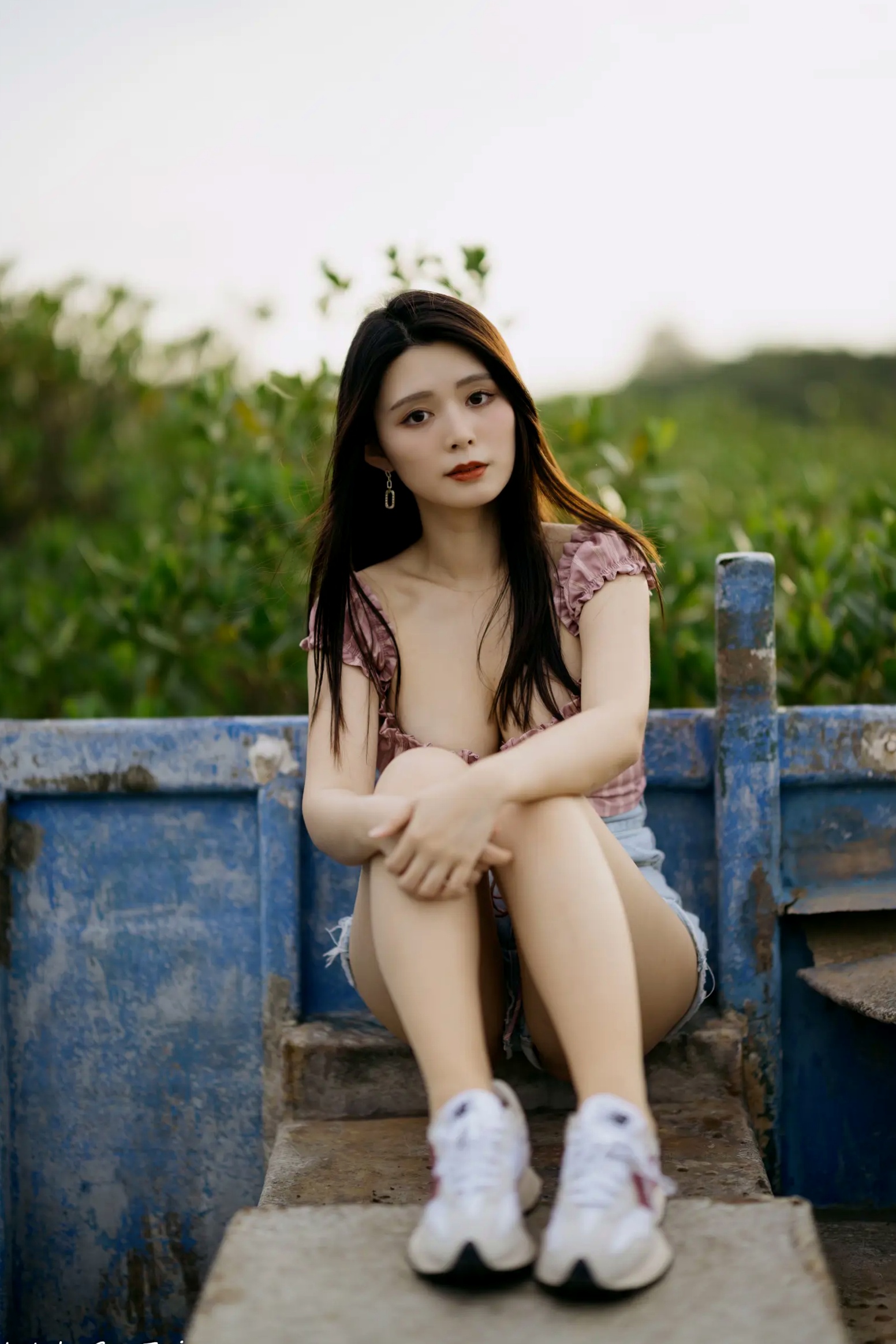 Gallery - 筱筱 - 八里户外街拍写真，粉色露肩上衣配短裤，尽显傲人身材与甜美气质户外街拍性感气质女神 女神私房照_秀色女神 - image 65