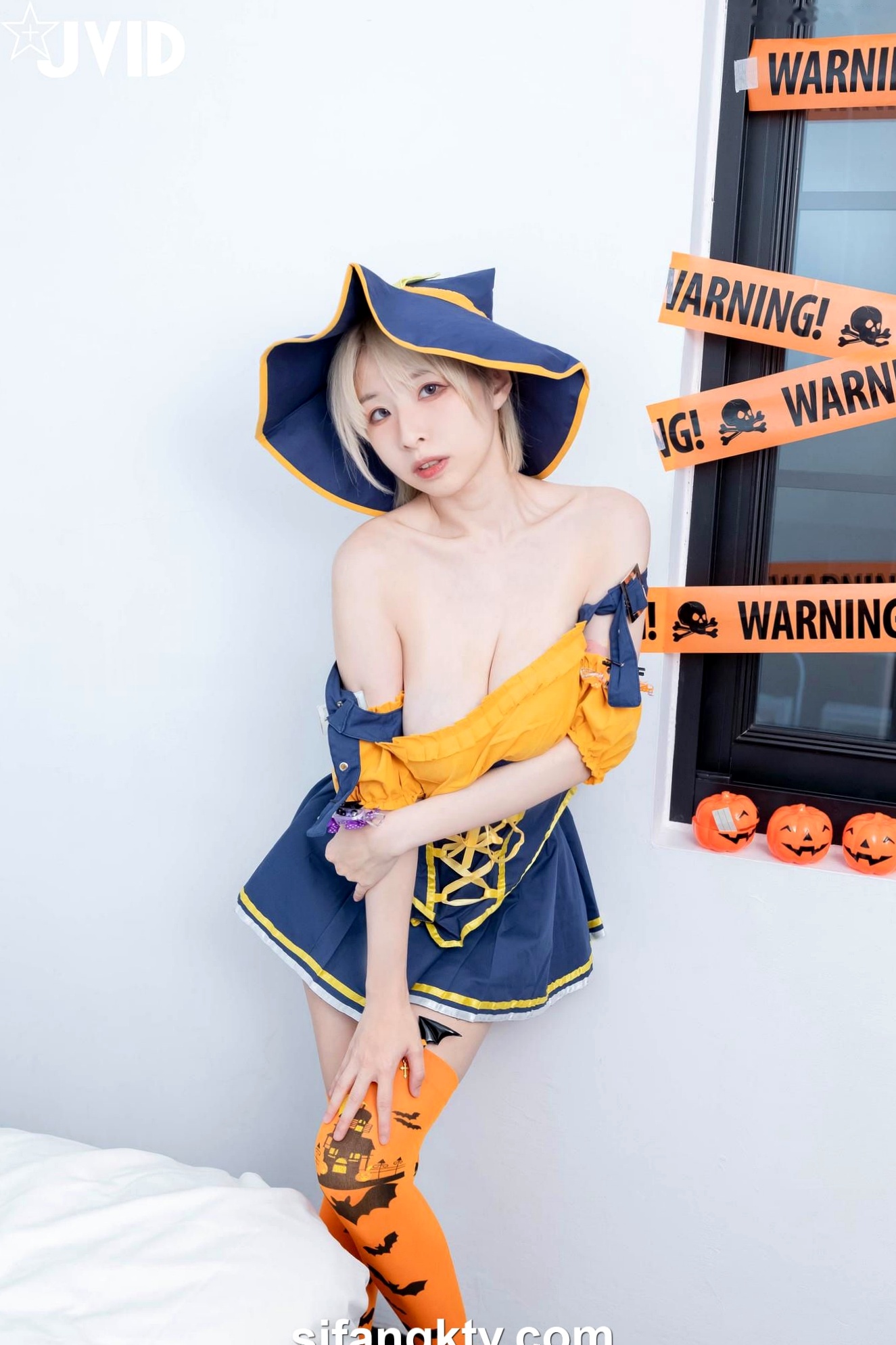 Gallery - JVID婕咪、黎菲儿-万圣节派对之万淫密室-双美性感角色扮演，火辣互动、极致情欲剧情AV，挑战视觉极限，2022.10.27JVID角色扮演大尺度性感 女神私房照_秀色女神 - image 69