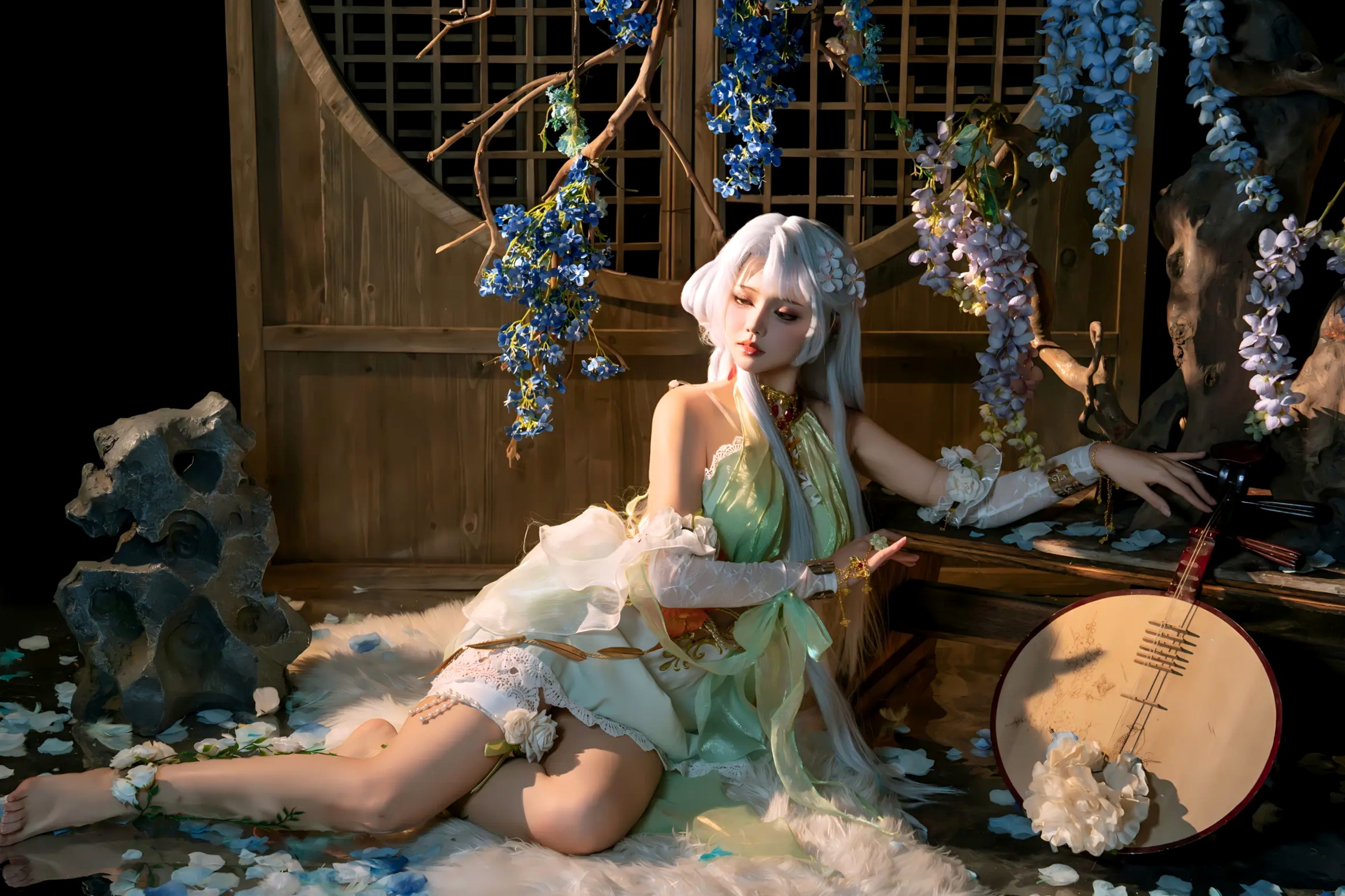 Gallery - 七月喵子 - 殷紫萍古风cos私房鉴赏，极致诱惑花海梦幻大尺度写真 [55P]角色扮演私房照大尺度性感气质 女神私房照_秀色女神 - image 8