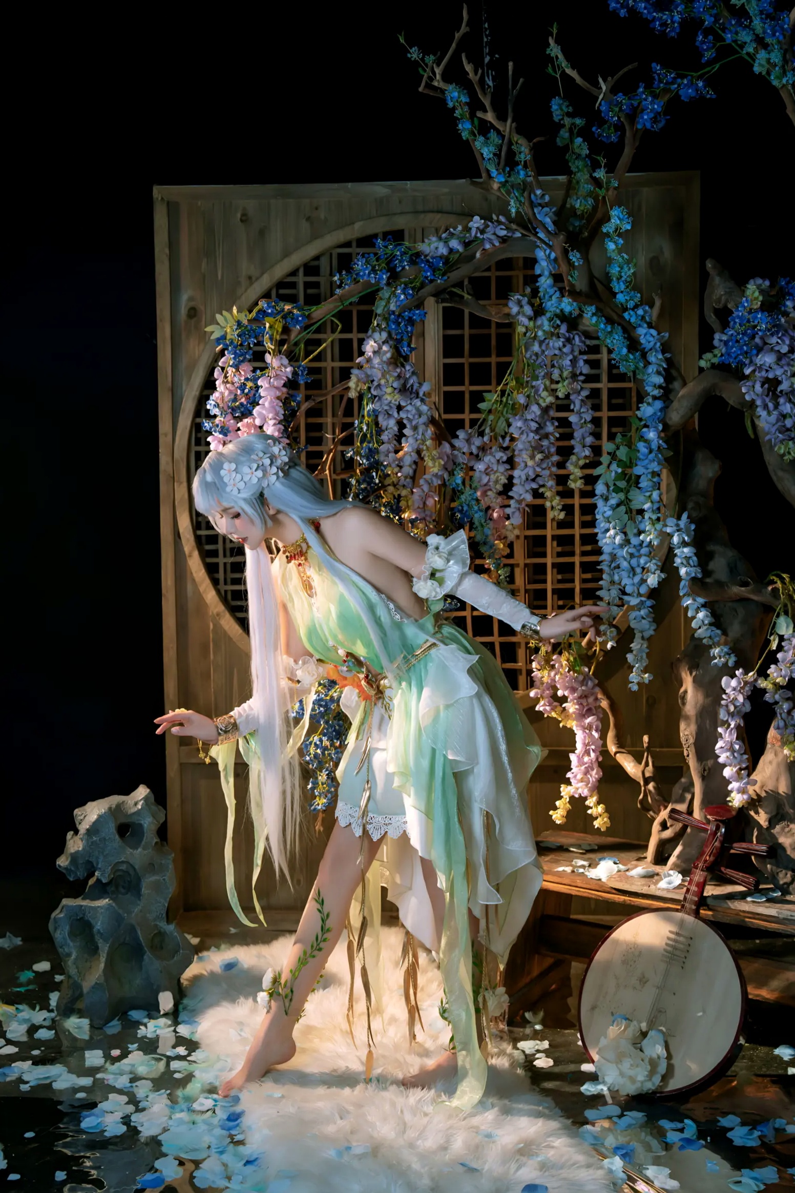 Gallery - 七月喵子 - 殷紫萍古风cos私房鉴赏，极致诱惑花海梦幻大尺度写真 [55P]角色扮演私房照大尺度性感气质 女神私房照_秀色女神 - image 9