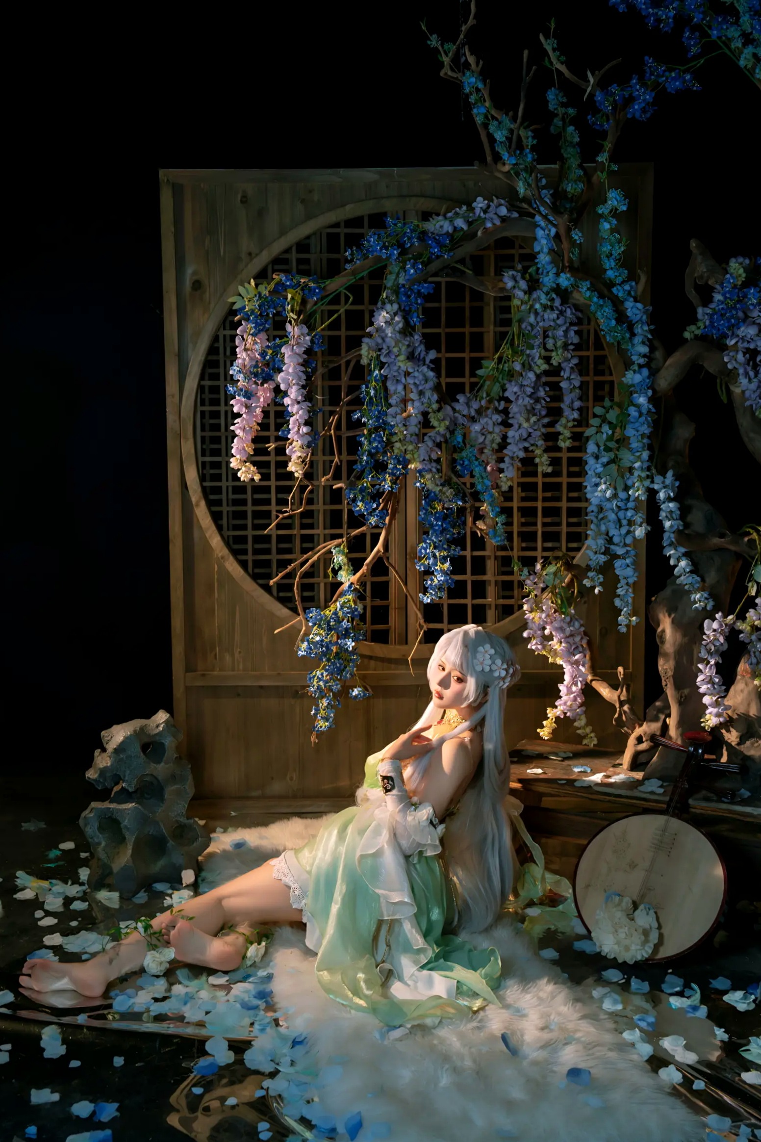 Gallery - 七月喵子 - 殷紫萍古风cos私房鉴赏，极致诱惑花海梦幻大尺度写真 [55P]角色扮演私房照大尺度性感气质 女神私房照_秀色女神 - image 21