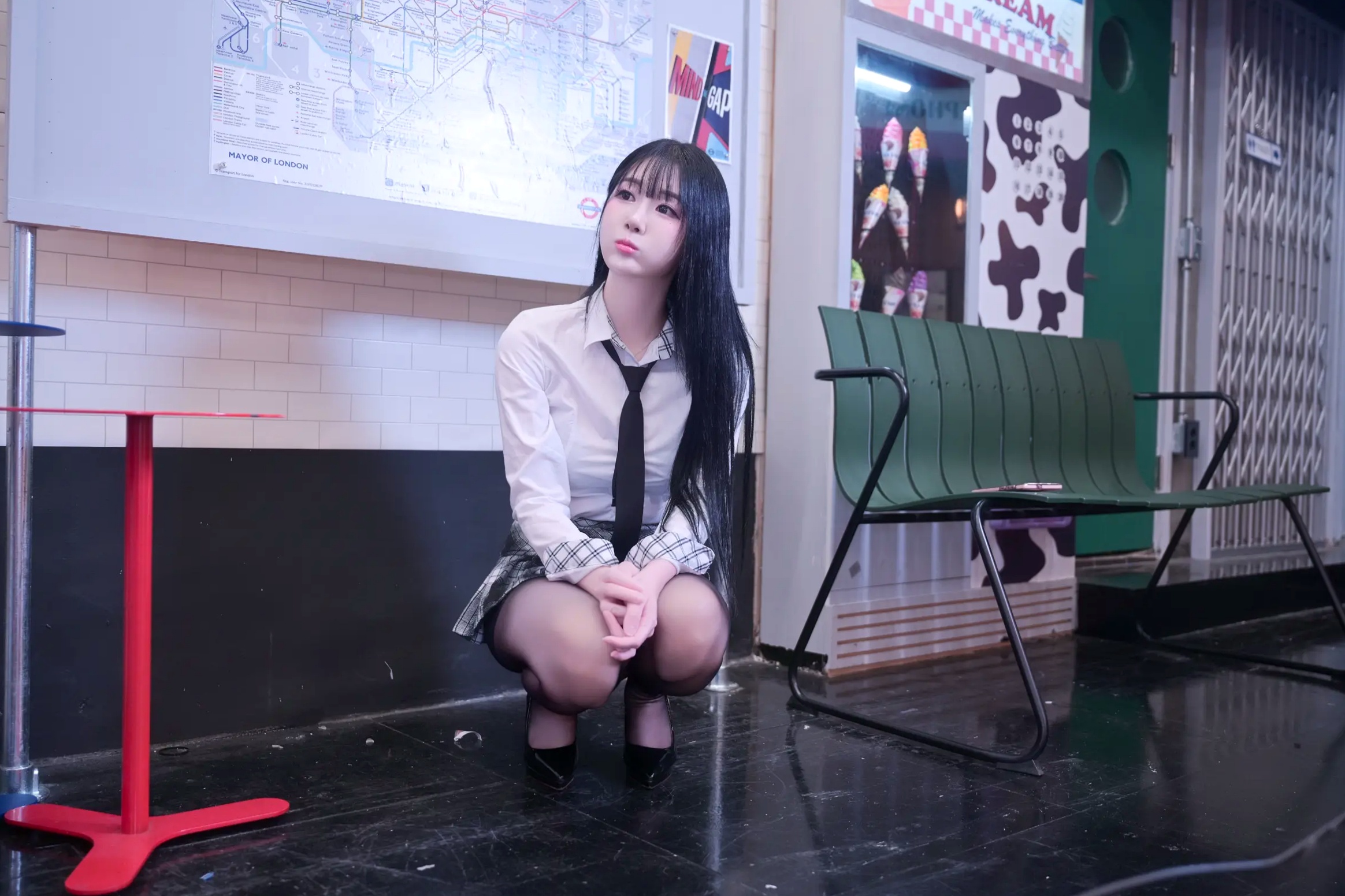 Gallery - Bomi地铁拍摄私房性感写真，清纯校服与大胆黑丝诱惑 [101P]性感诱惑校服私房照黑丝 女神私房照_秀色女神 - image 7