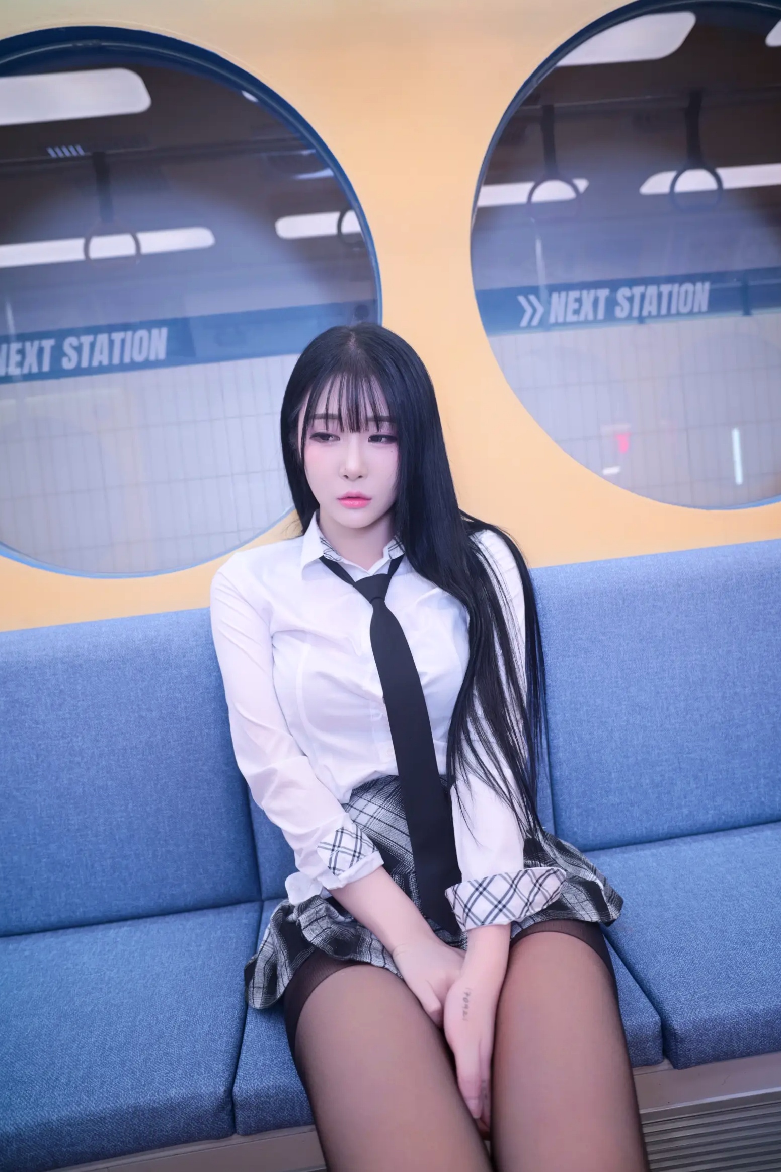 Gallery - Bomi地铁拍摄私房性感写真，清纯校服与大胆黑丝诱惑 [101P]性感诱惑校服私房照黑丝 女神私房照_秀色女神 - image 34