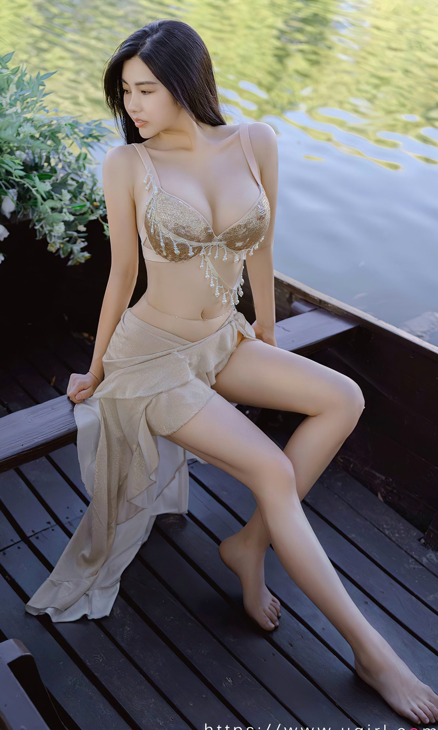 Gallery - UGirls尤果圈 - Chiness Model 模特 - model李宓儿《热血加油站》写真合辑，诱惑制服与火辣曲线，极品女神极致视觉盛宴爱尤物 - Love Beauty 性感诱惑制服极品黑丝 女神私房照_秀色女神 - image 13