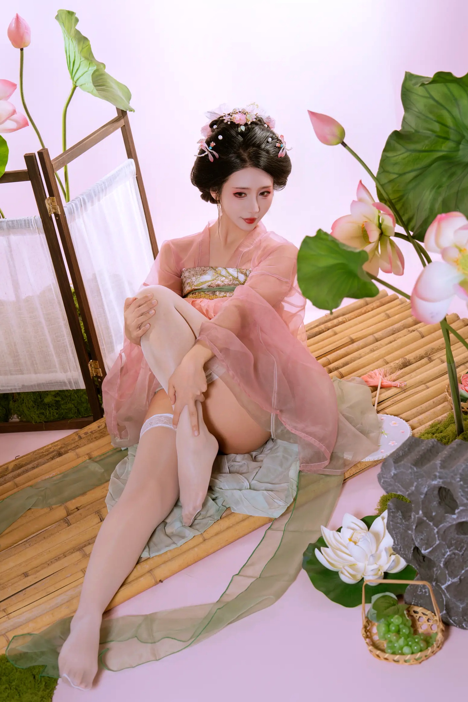 Gallery - 云溪溪 - 奶桃桃《采莲》古风创意私房照，荷塘仙子极致诱惑，唯美绝色视觉大片私房照性感诱惑丝袜 女神私房照_秀色女神 - image 11