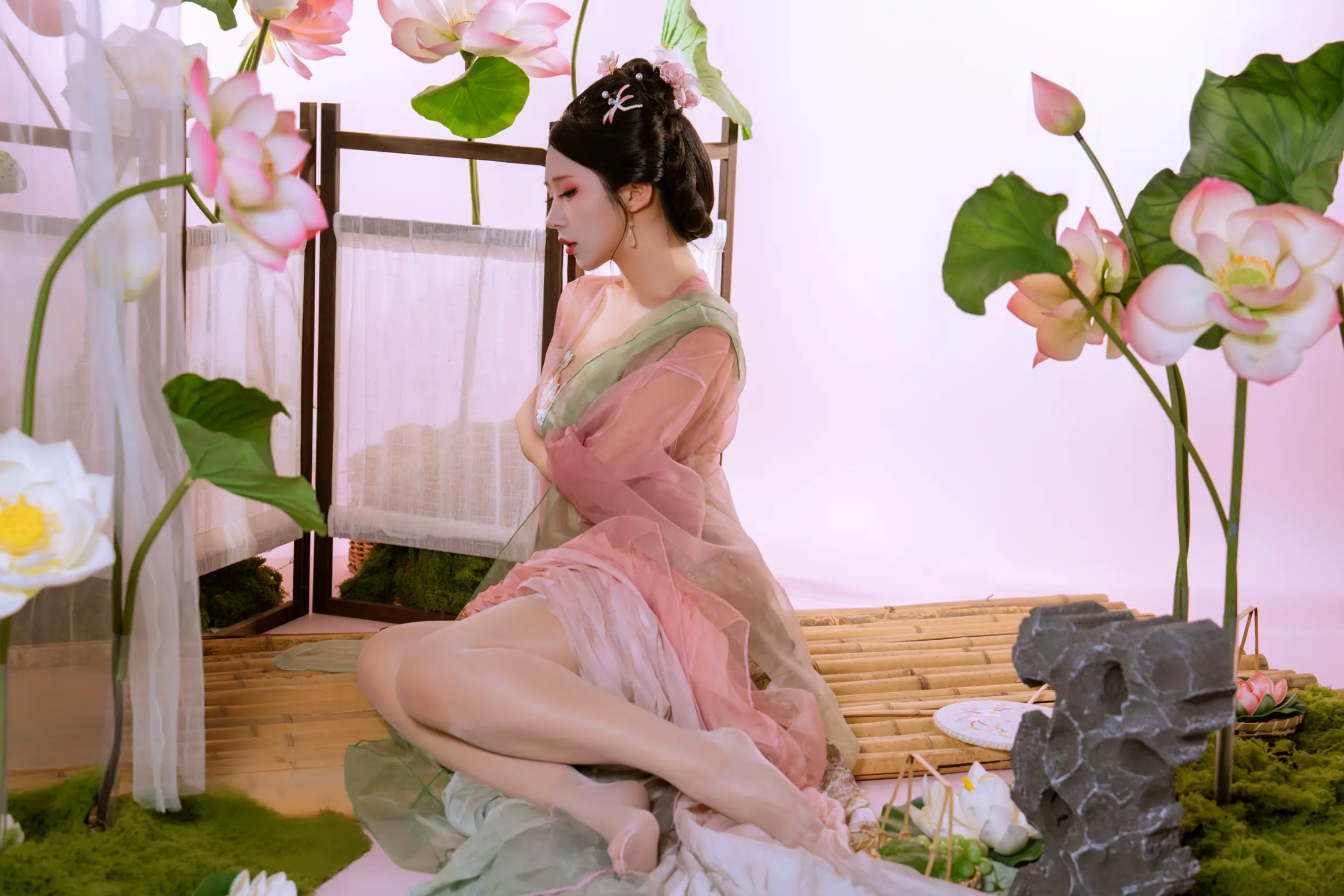 Gallery - 云溪溪 - 奶桃桃《采莲》古风创意私房照，荷塘仙子极致诱惑，唯美绝色视觉大片私房照性感诱惑丝袜 女神私房照_秀色女神 - image 23