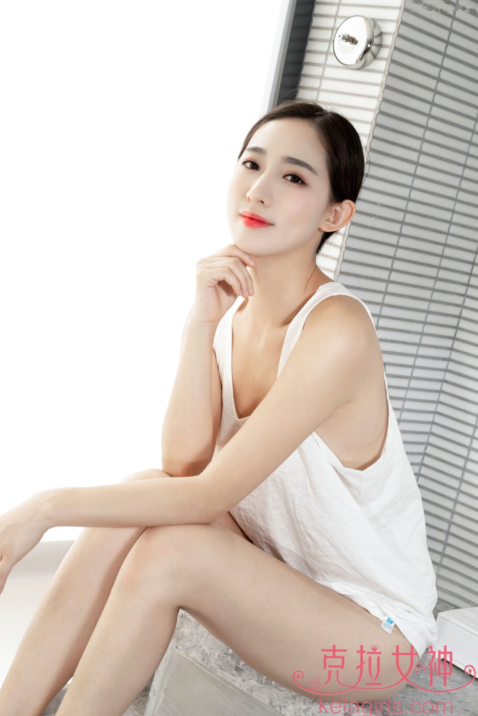 Gallery - KelaGirls克拉女神-2019.07.29-姜璐-《宽松白背心》清纯居家风写真，浴室场景尽显清新自然气质与白嫩肤质克拉女神清纯气质家居白嫩 女神私房照_秀色女神 - image 4