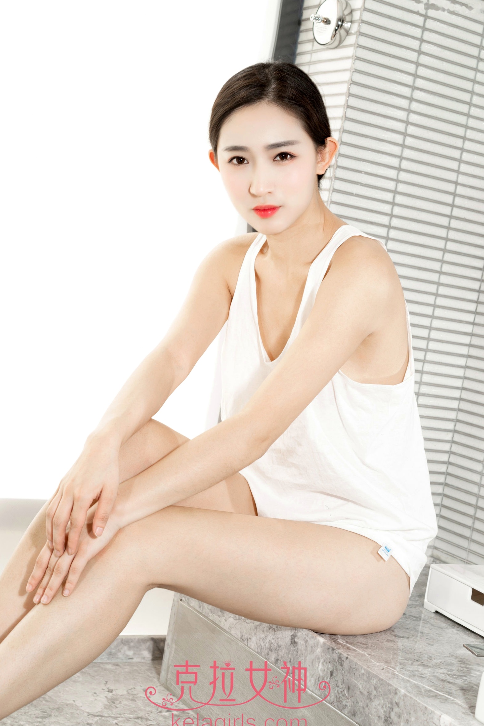 Gallery - KelaGirls克拉女神-2019.07.29-姜璐-《宽松白背心》清纯居家风写真，浴室场景尽显清新自然气质与白嫩肤质克拉女神清纯气质家居白嫩 女神私房照_秀色女神 - image 11