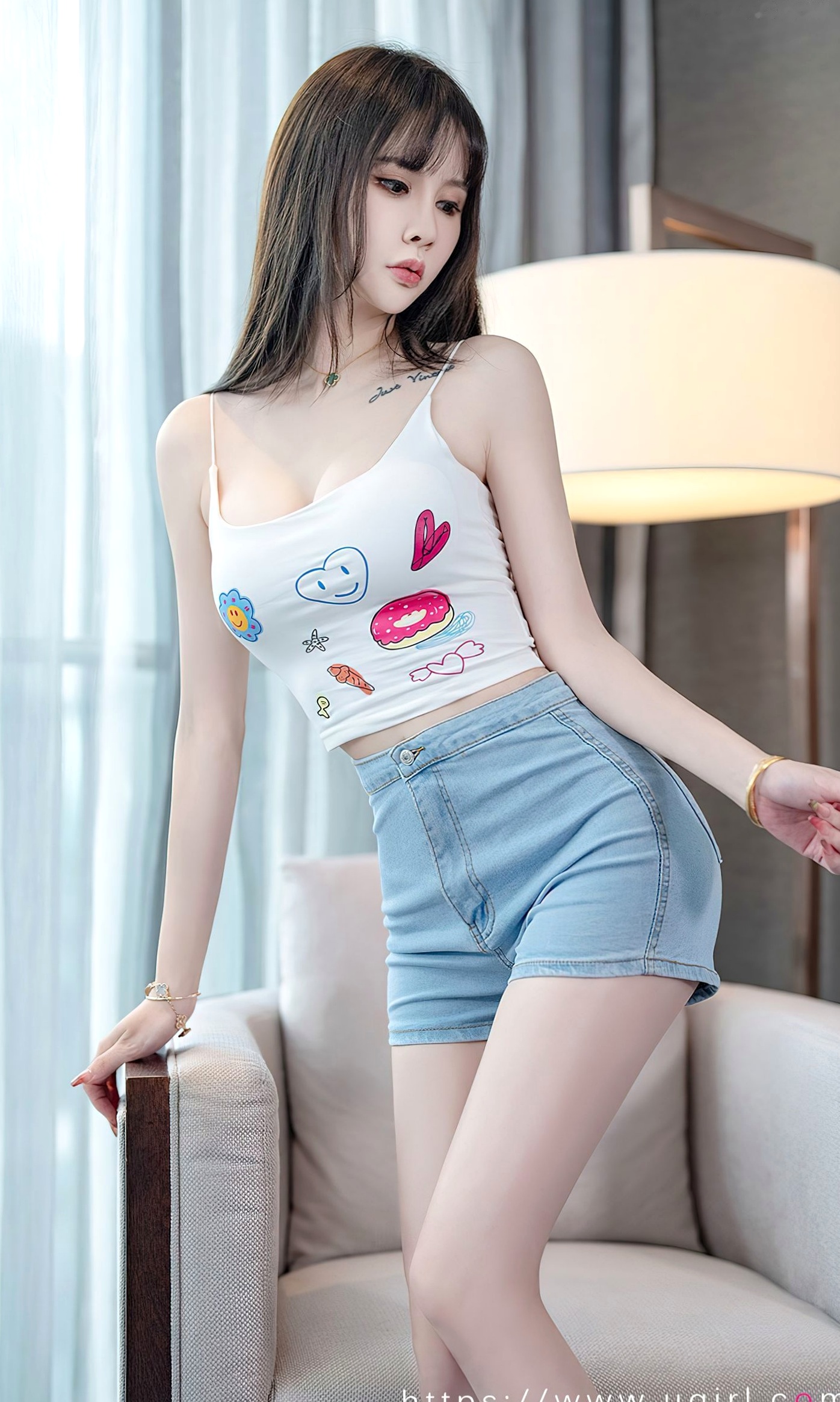 Gallery - UGirls尤果圈 - Chiness Model 青树《如初见》居家清新私房写真，涂鸦吊带配牛仔短裤，尽显白皙迷人好身材，纯欲风诱惑大片爱尤物 - Love Beauty 尤果网 - Chiness Model 私房照性感居家诱惑 女神私房照_秀色女神 - image 5