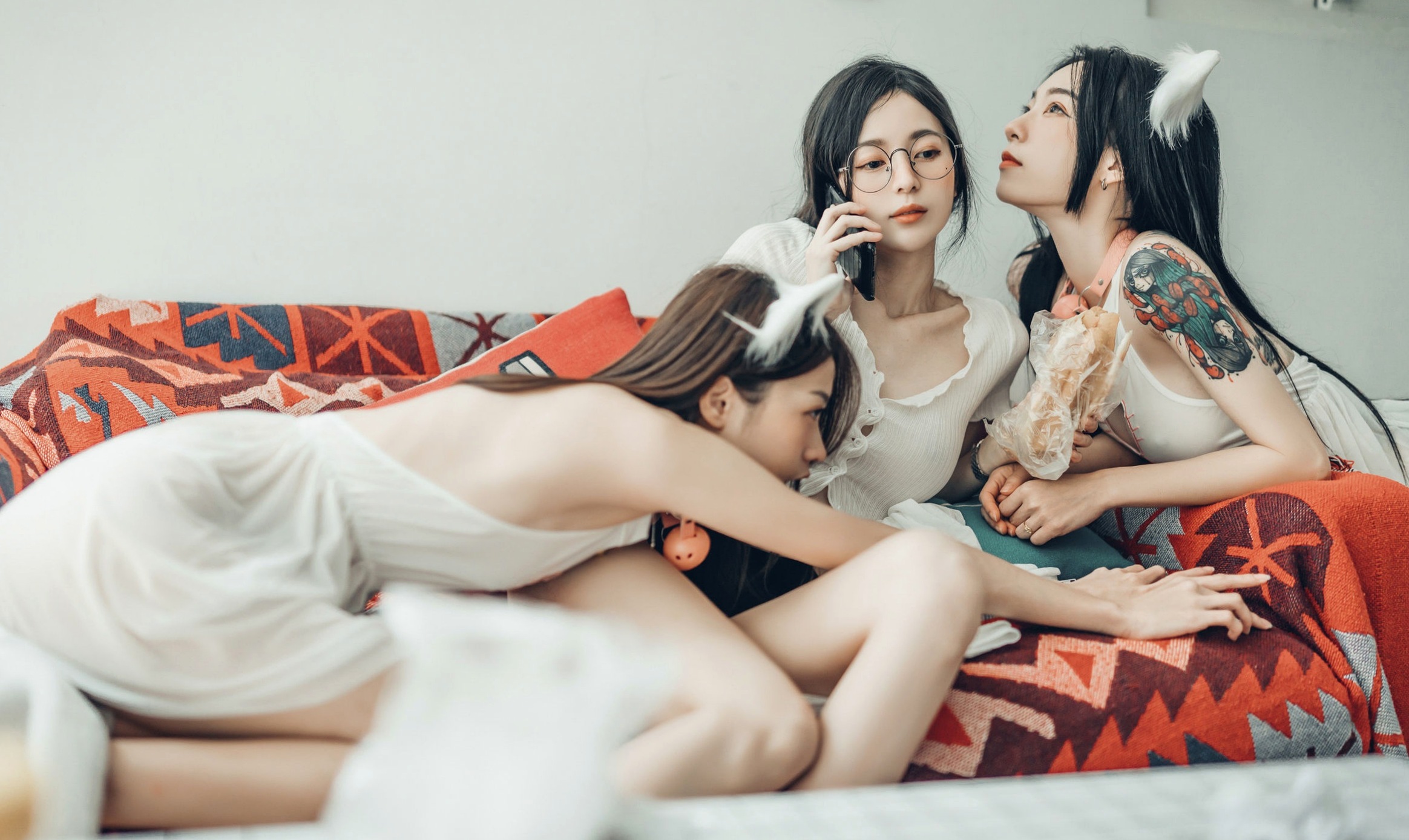 Gallery - JVID-辰辰、妍妍、飘飘：宅女与猫咪的同居生活，高颜值女神角色扮演，超大尺度猫娘私房写真，闺蜜互动极度诱惑，尽显白皙身材与缠绵风情角色扮演大尺度私房照诱惑JVID 女神私房照_秀色女神 - image 3