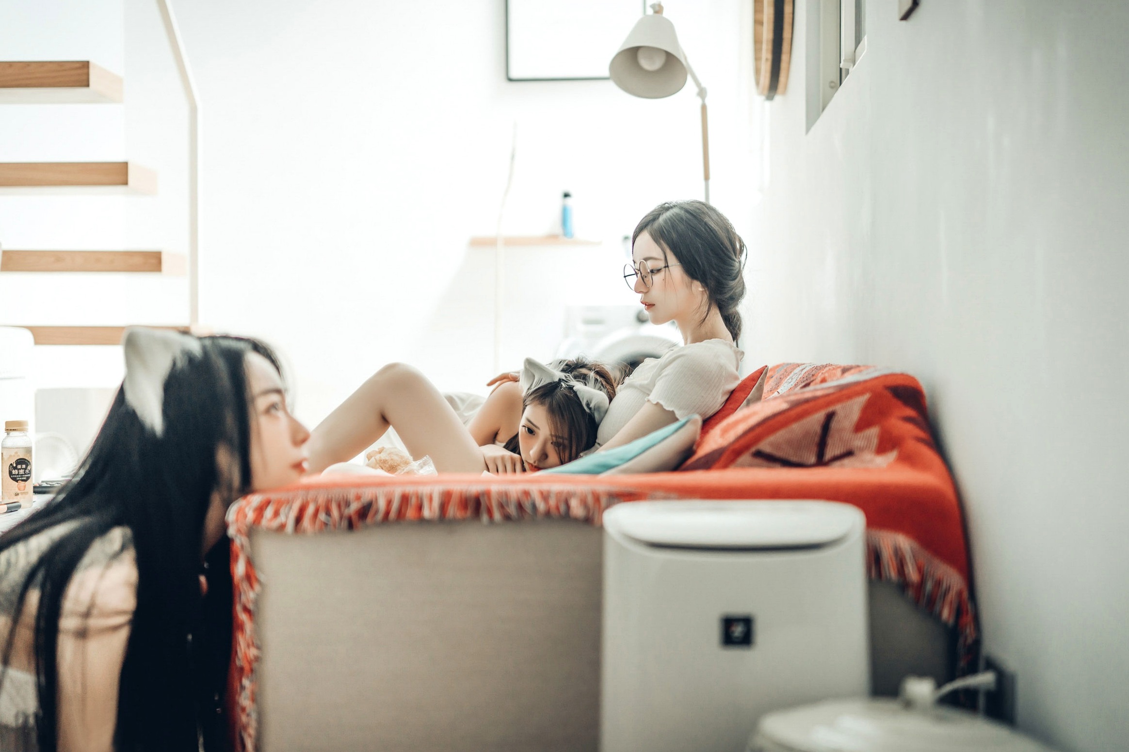 Gallery - JVID-辰辰、妍妍、飘飘：宅女与猫咪的同居生活，高颜值女神角色扮演，超大尺度猫娘私房写真，闺蜜互动极度诱惑，尽显白皙身材与缠绵风情角色扮演大尺度私房照诱惑JVID 女神私房照_秀色女神 - image 9