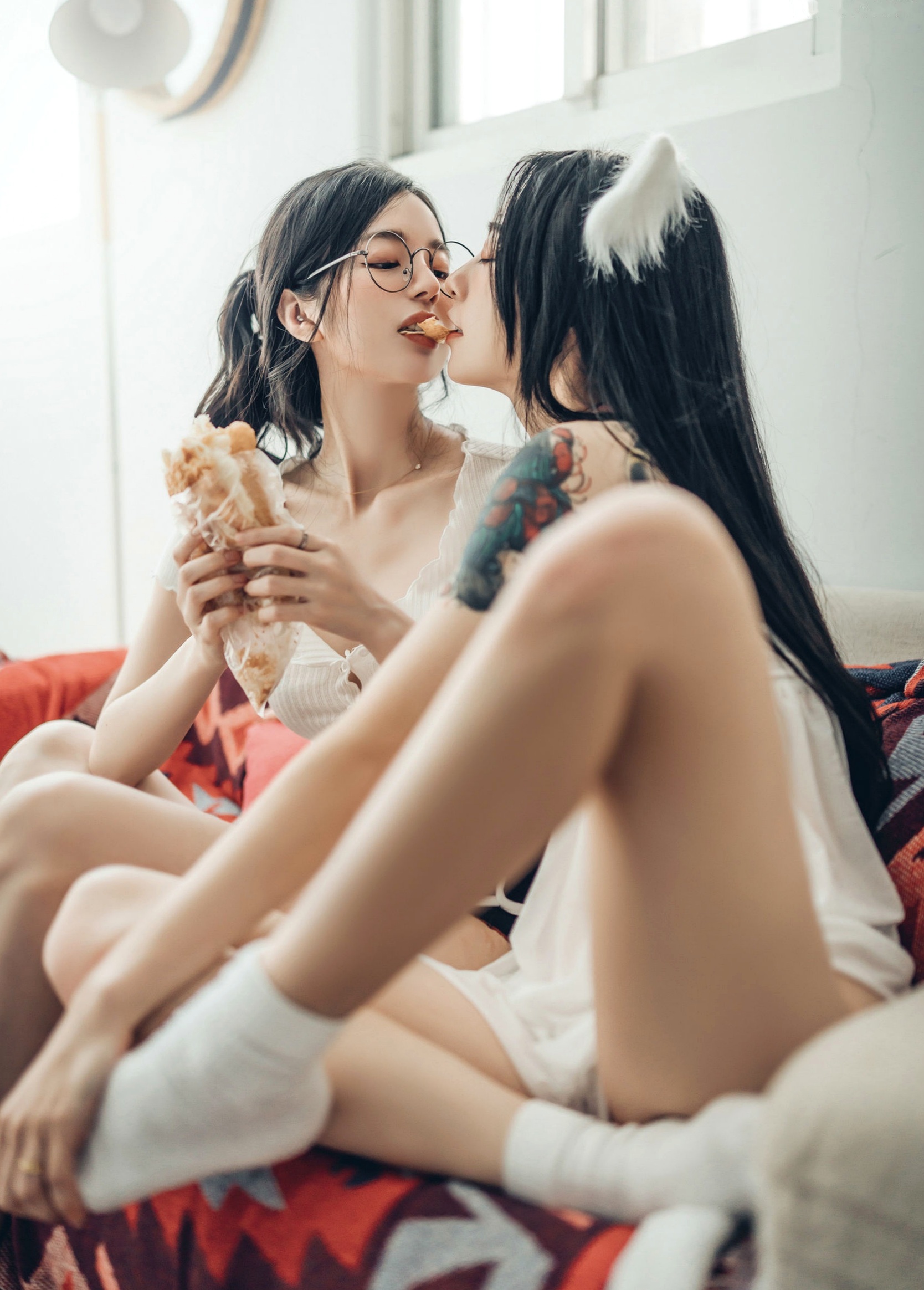 Gallery - JVID-辰辰、妍妍、飘飘：宅女与猫咪的同居生活，高颜值女神角色扮演，超大尺度猫娘私房写真，闺蜜互动极度诱惑，尽显白皙身材与缠绵风情角色扮演大尺度私房照诱惑JVID 女神私房照_秀色女神 - image 12