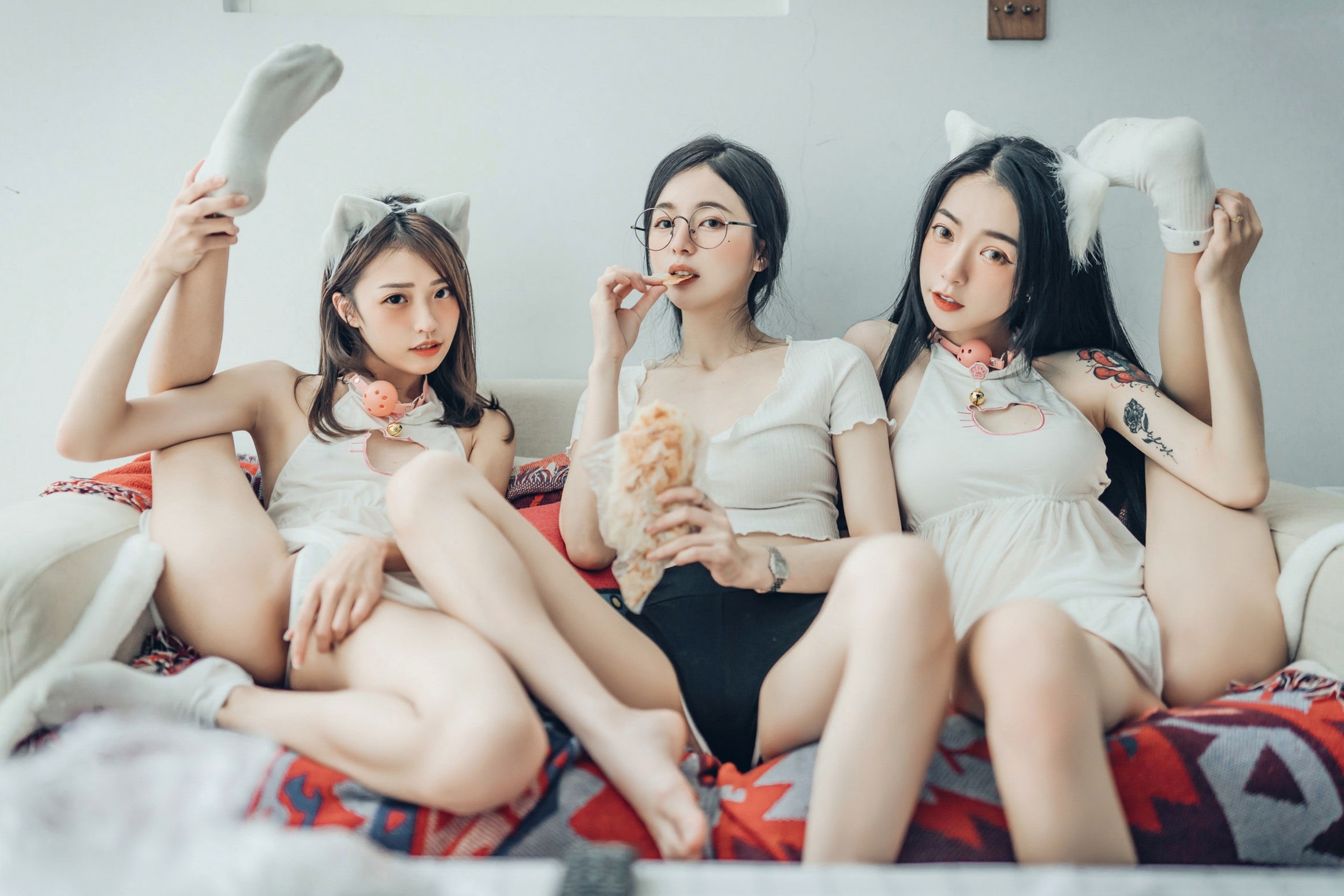 Gallery - JVID-辰辰、妍妍、飘飘：宅女与猫咪的同居生活，高颜值女神角色扮演，超大尺度猫娘私房写真，闺蜜互动极度诱惑，尽显白皙身材与缠绵风情角色扮演大尺度私房照诱惑JVID 女神私房照_秀色女神 - image 16