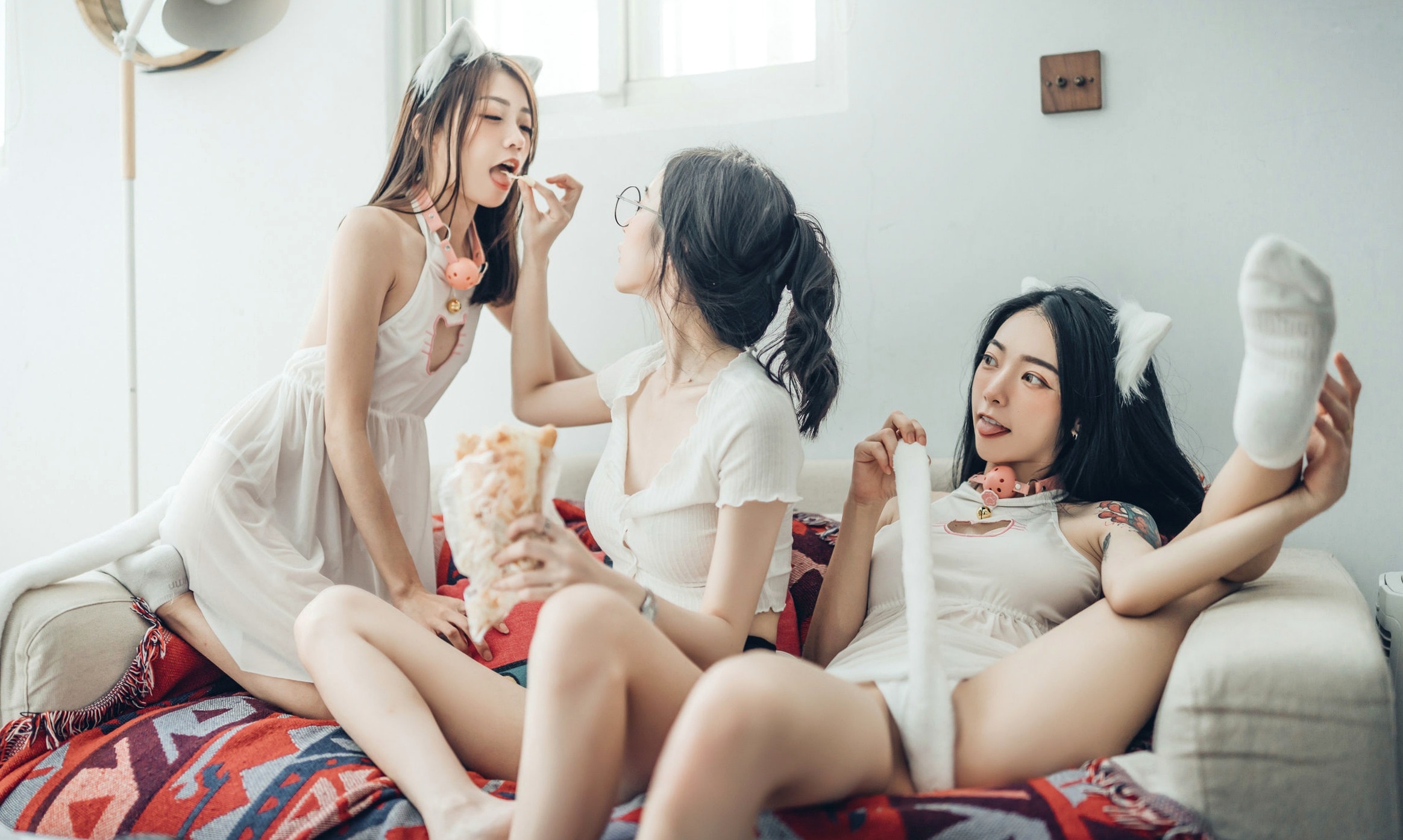 Gallery - JVID-辰辰、妍妍、飘飘：宅女与猫咪的同居生活，高颜值女神角色扮演，超大尺度猫娘私房写真，闺蜜互动极度诱惑，尽显白皙身材与缠绵风情角色扮演大尺度私房照诱惑JVID 女神私房照_秀色女神 - image 20