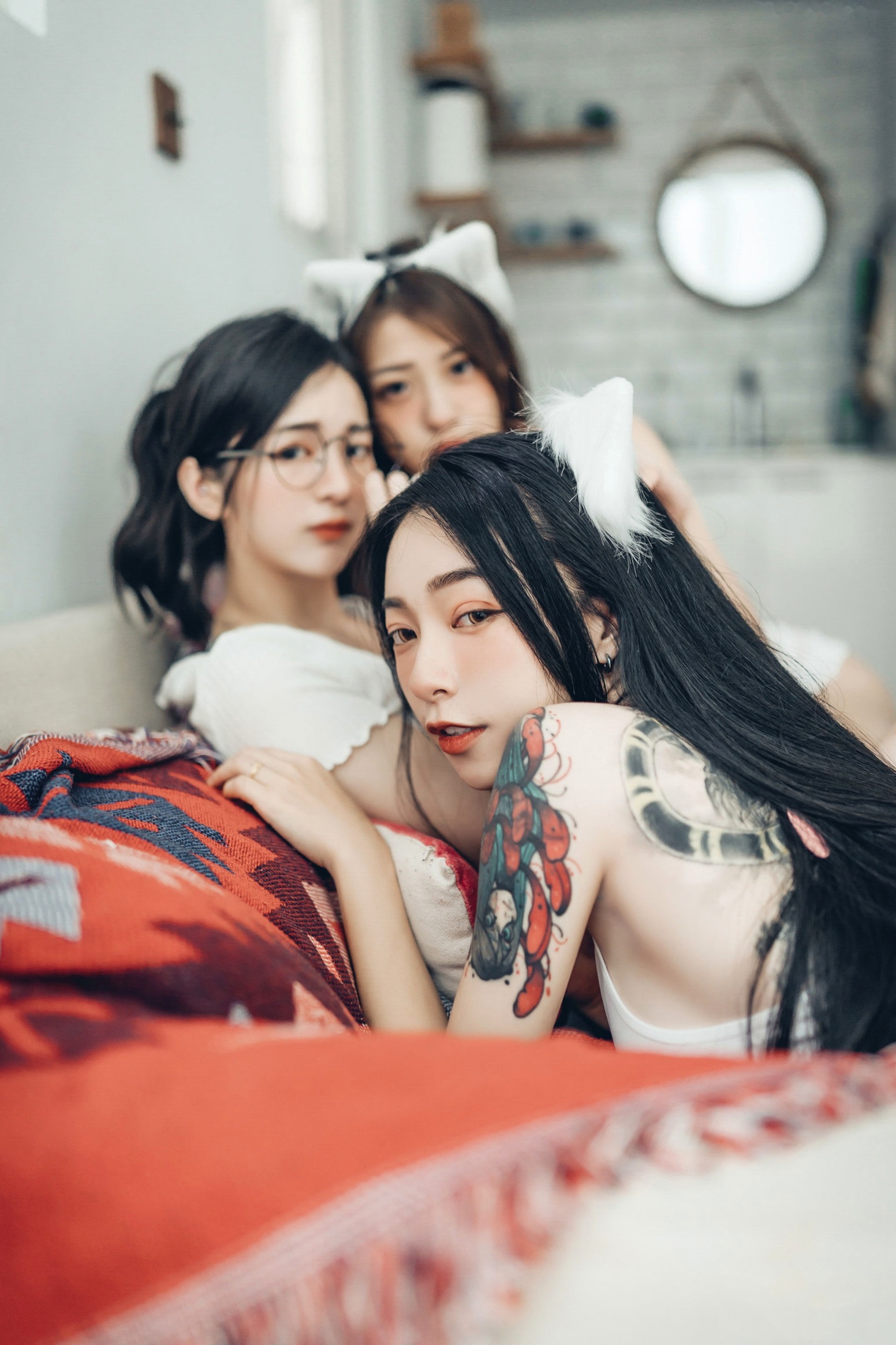 Gallery - JVID-辰辰、妍妍、飘飘：宅女与猫咪的同居生活，高颜值女神角色扮演，超大尺度猫娘私房写真，闺蜜互动极度诱惑，尽显白皙身材与缠绵风情角色扮演大尺度私房照诱惑JVID 女神私房照_秀色女神 - image 21