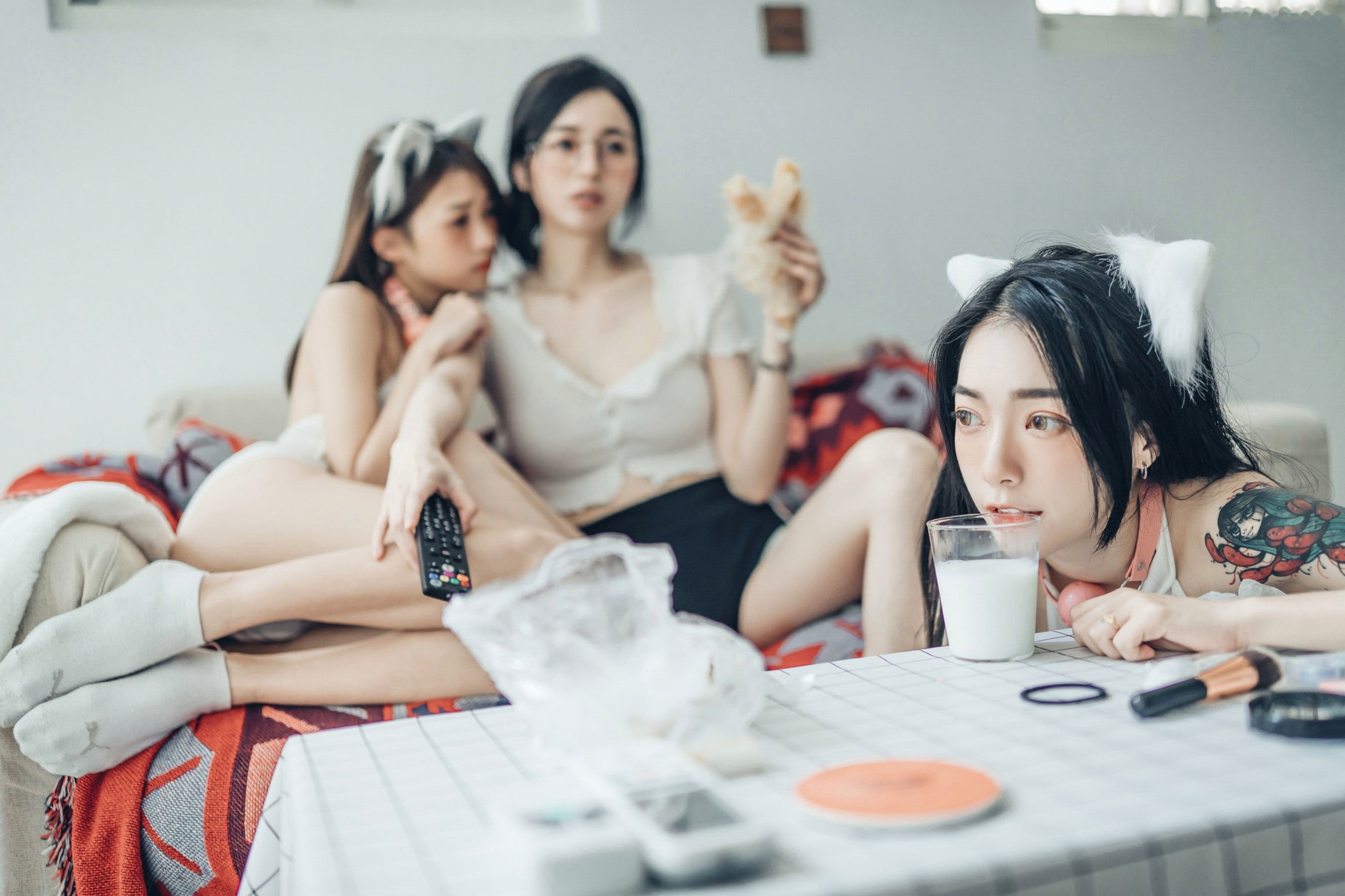 Gallery - JVID-辰辰、妍妍、飘飘：宅女与猫咪的同居生活，高颜值女神角色扮演，超大尺度猫娘私房写真，闺蜜互动极度诱惑，尽显白皙身材与缠绵风情角色扮演大尺度私房照诱惑JVID 女神私房照_秀色女神 - image 35