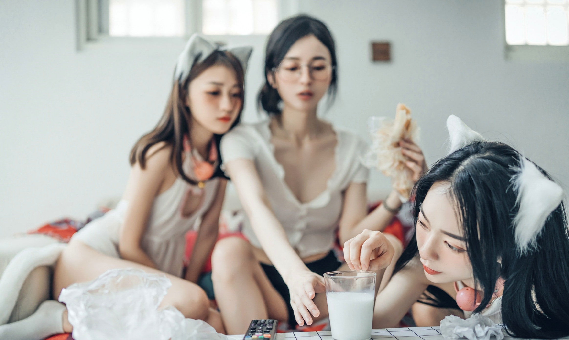 Gallery - JVID-辰辰、妍妍、飘飘：宅女与猫咪的同居生活，高颜值女神角色扮演，超大尺度猫娘私房写真，闺蜜互动极度诱惑，尽显白皙身材与缠绵风情角色扮演大尺度私房照诱惑JVID 女神私房照_秀色女神 - image 37